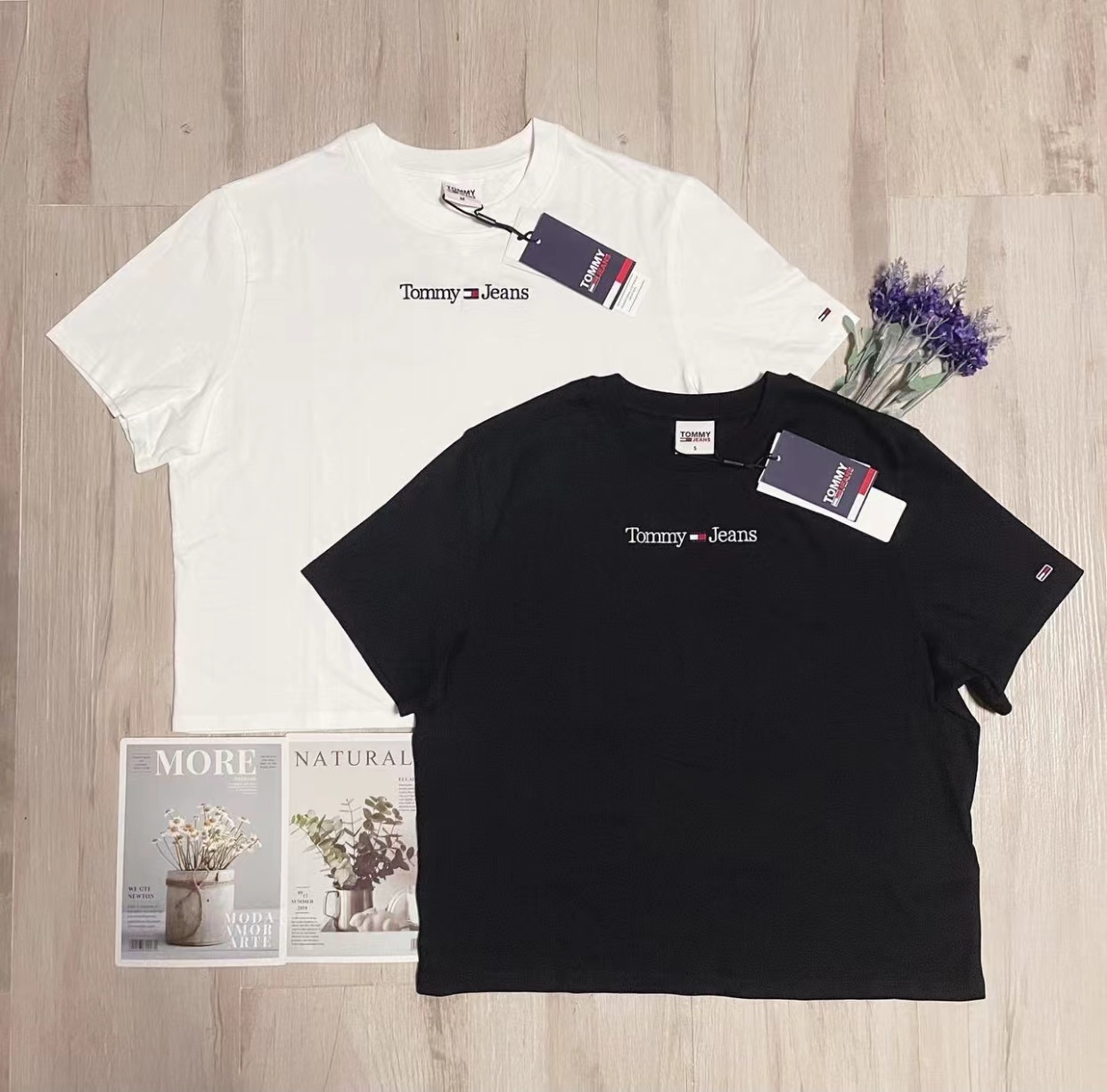 TOMMY JEANS MIDDLE  LOGO CROP TEE