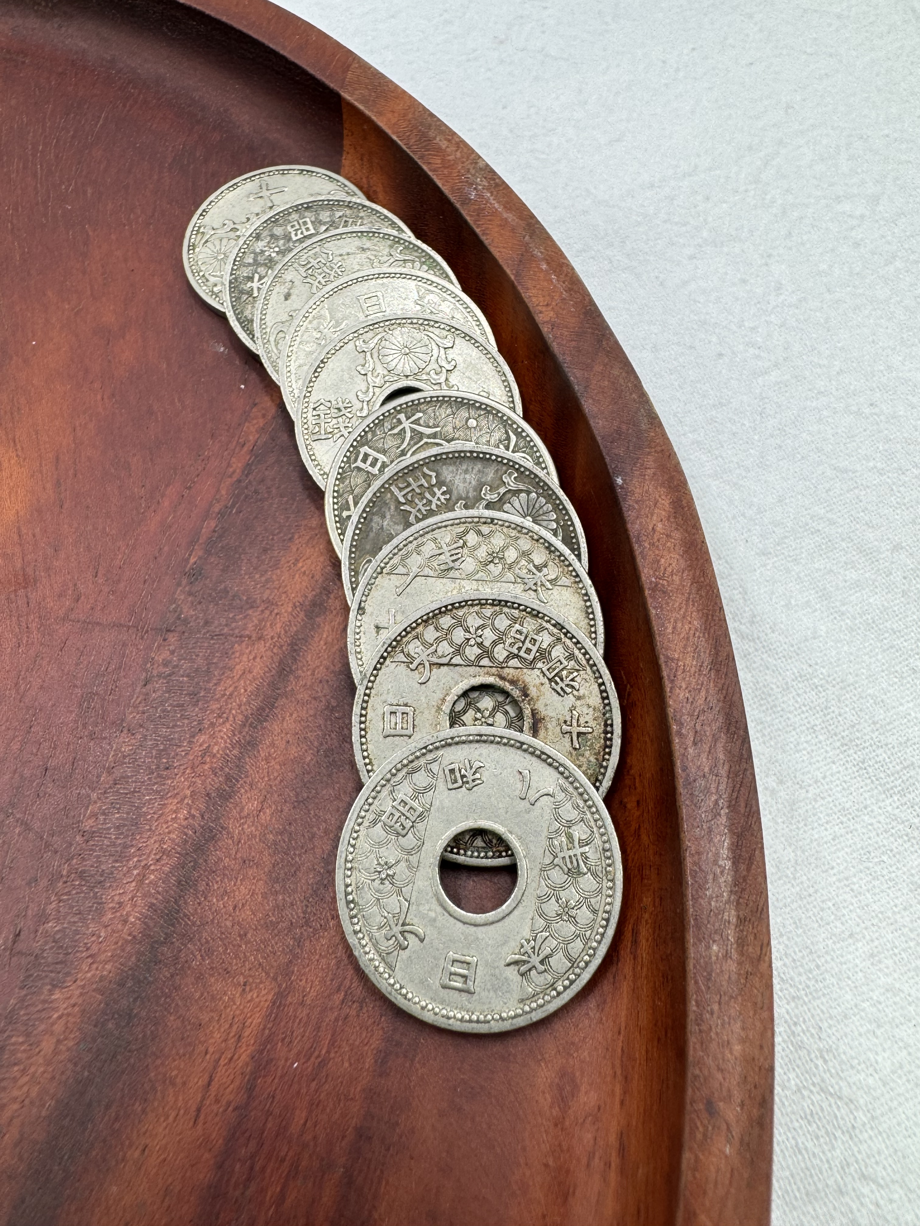 十錢-昭和錢幣(大孔銀)直徑2.3cm