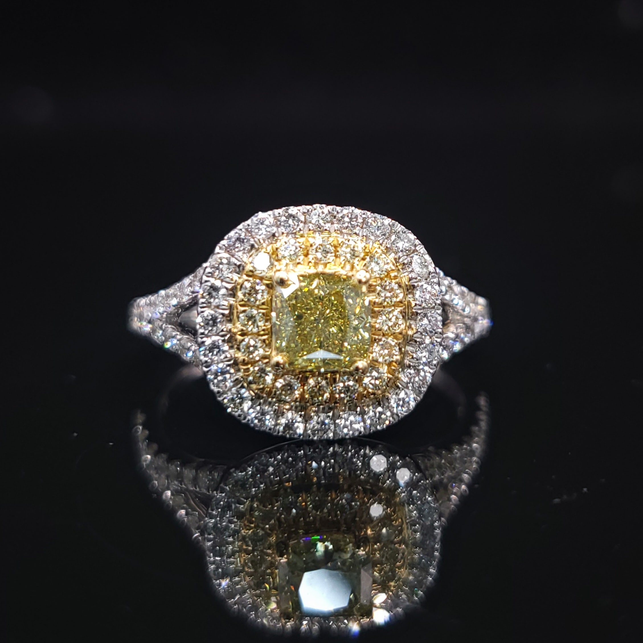 18K Gold 1.07ct Fancy Green Yellow Diamond Ring