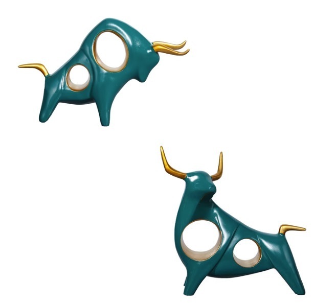Hot recommendation: a pair of cow resin lucky ornaments (head up and head down - a pair of green)