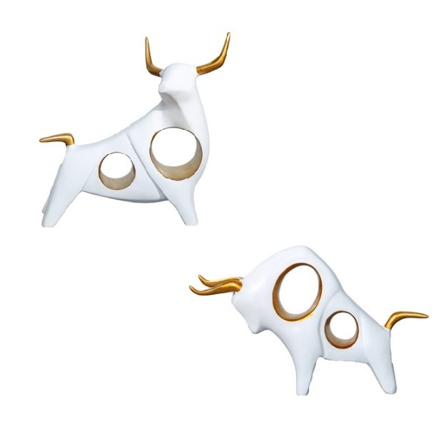 Hot recommendation: a pair of cow resin lucky ornaments (head up and head down - a pair of white)