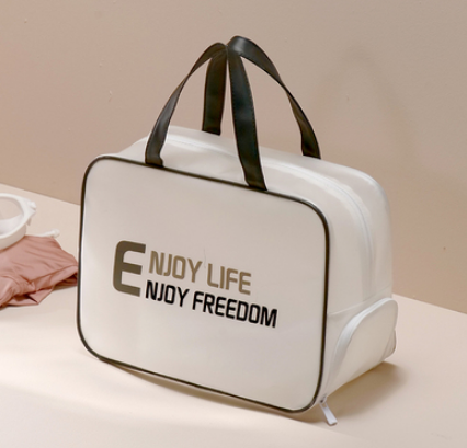 Hotly recommended beach bag, cosmetic bag, toiletry bag (large size [wet and dry sharing] (with shoe compartment) matte black)