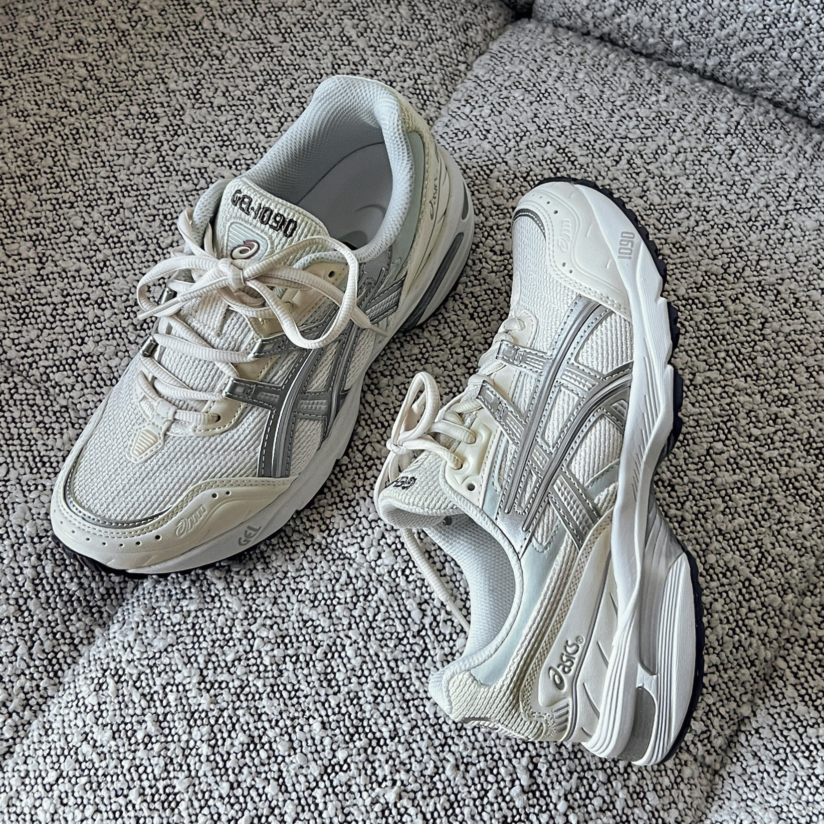 ASICS GEL-1090 白銀淡綠色機能網布男女鞋1203A243-104