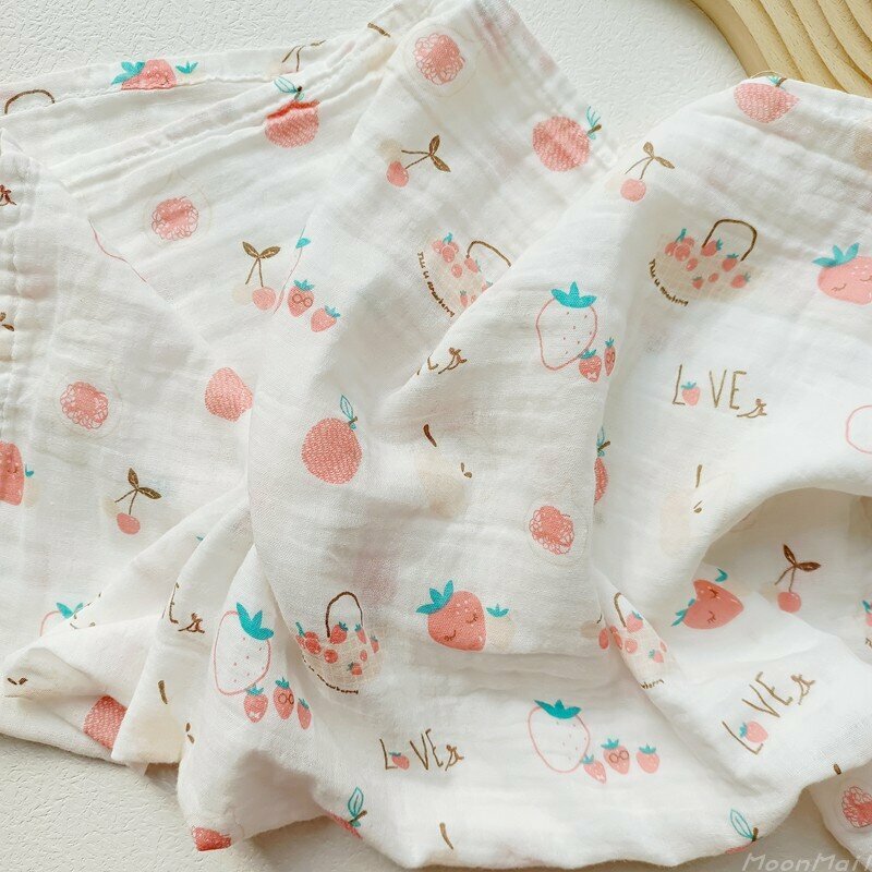 New baby pure cotton gauze wrap (Strawberry Duoduo spun gauze 110x110cm)