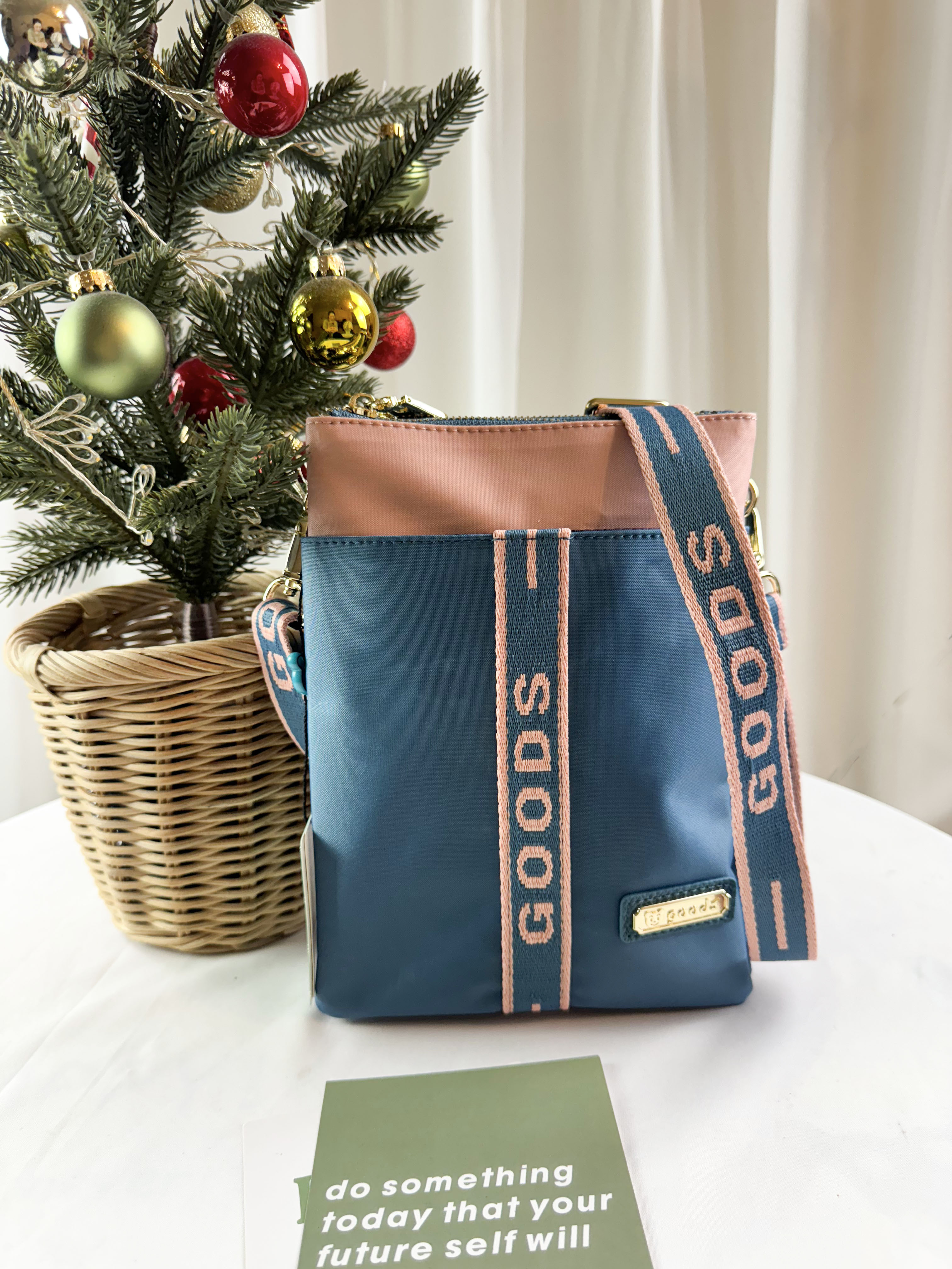 GOODS 綠粉拼色單層防潑水手機側背包 #2231