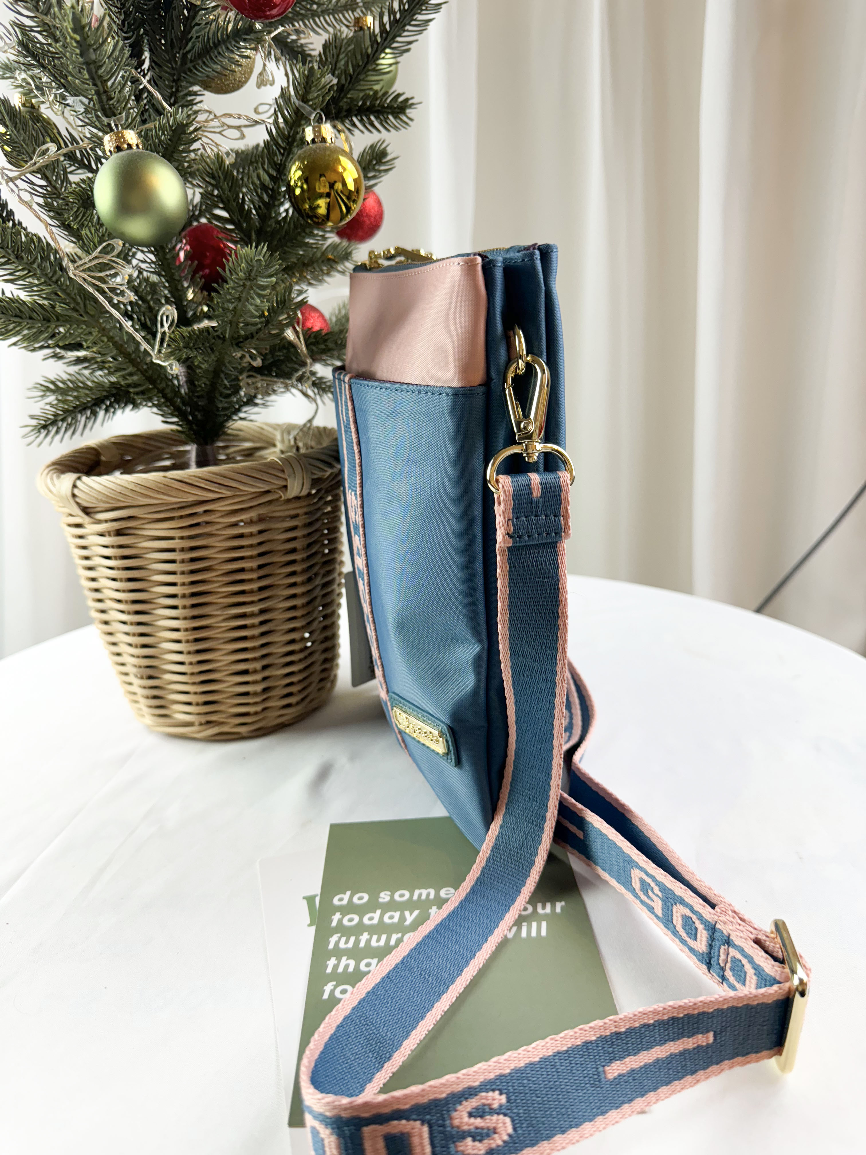 GOODS 綠粉拼色雙層防潑水手機側背包  #2505-1