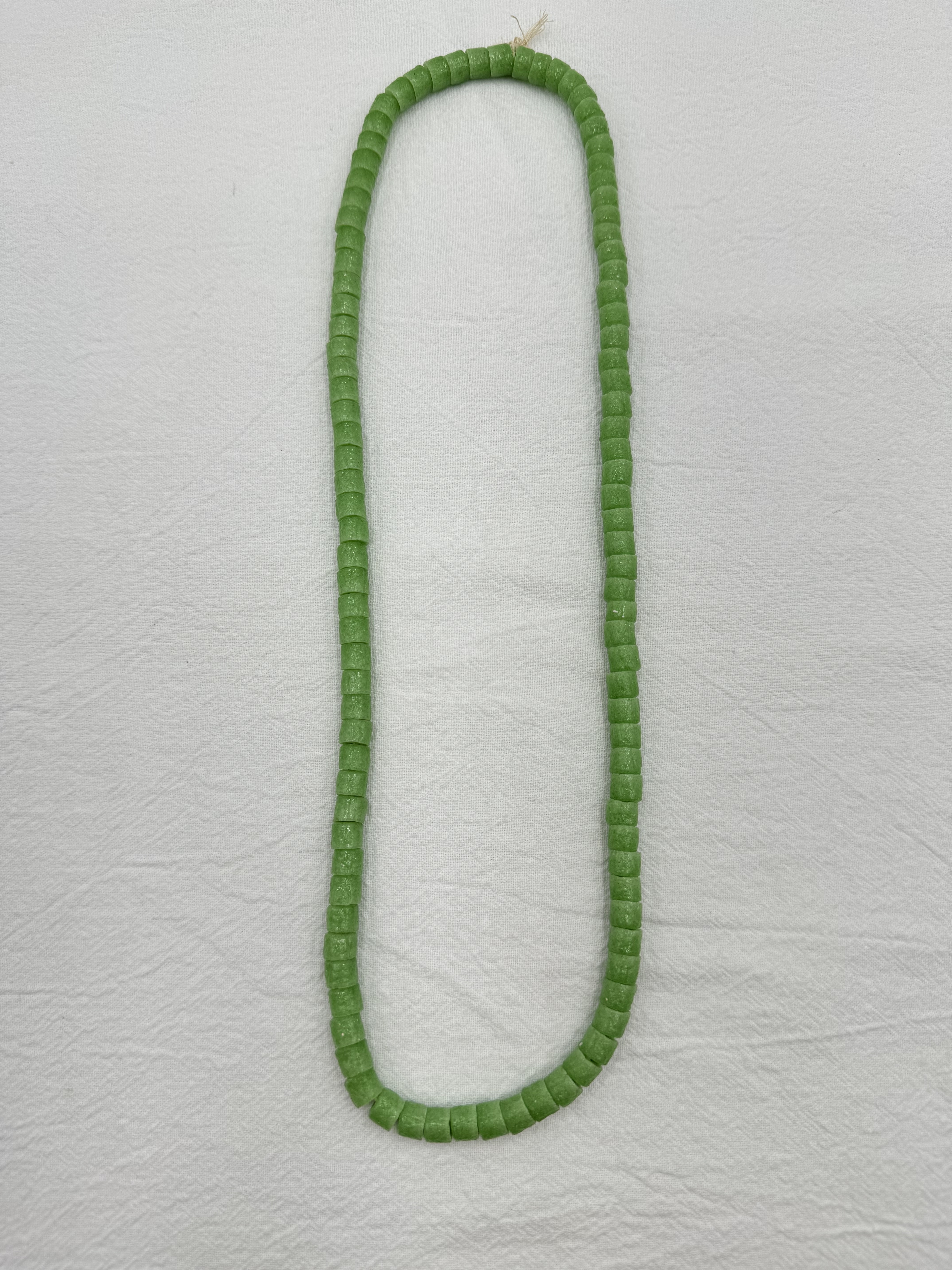 No.1貿易老綠珠8mm長6mm總長64.5cm共109顆