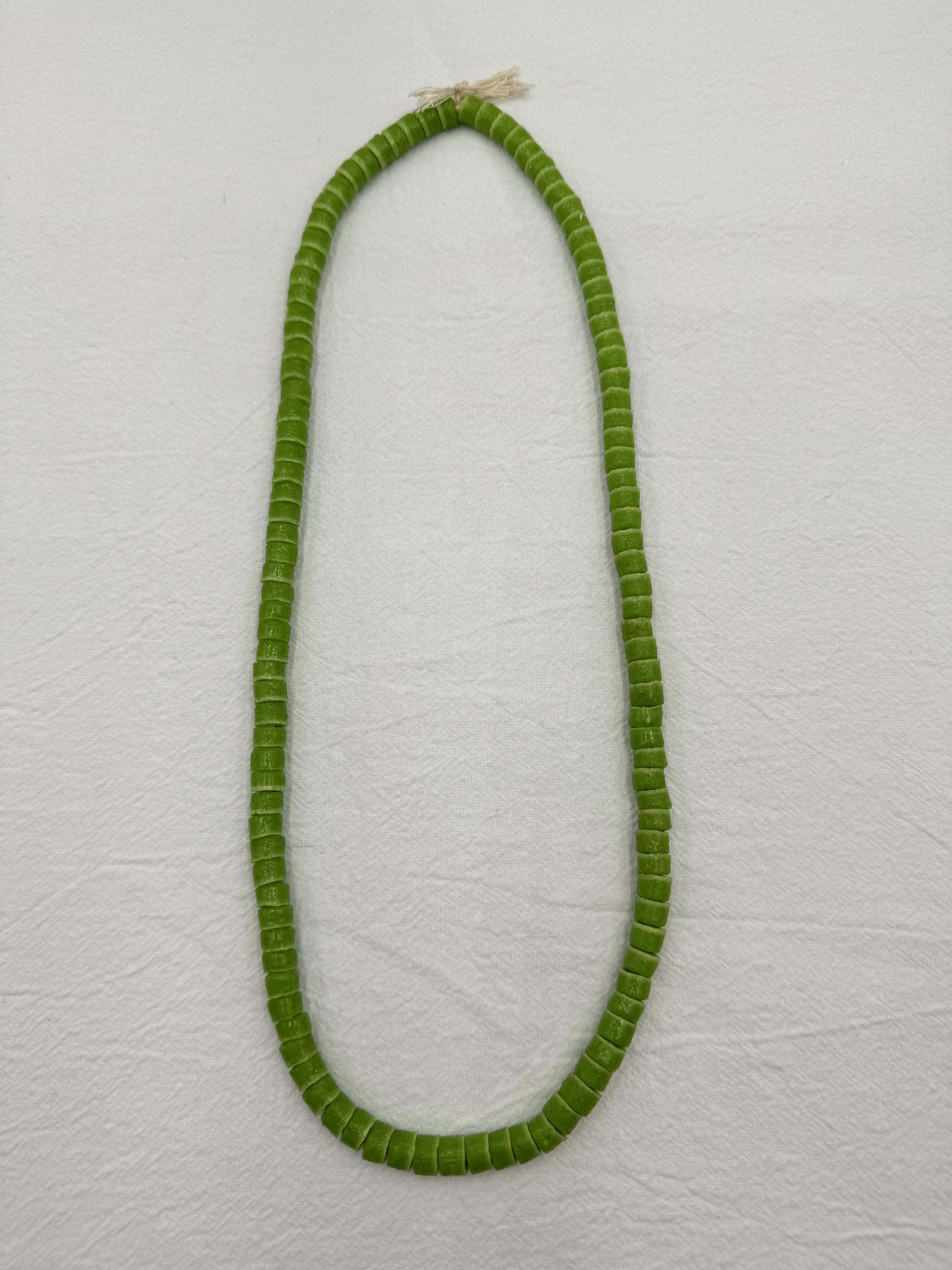 No.2貿易老綠珠7.5mm長6mm總長66cm共133顆