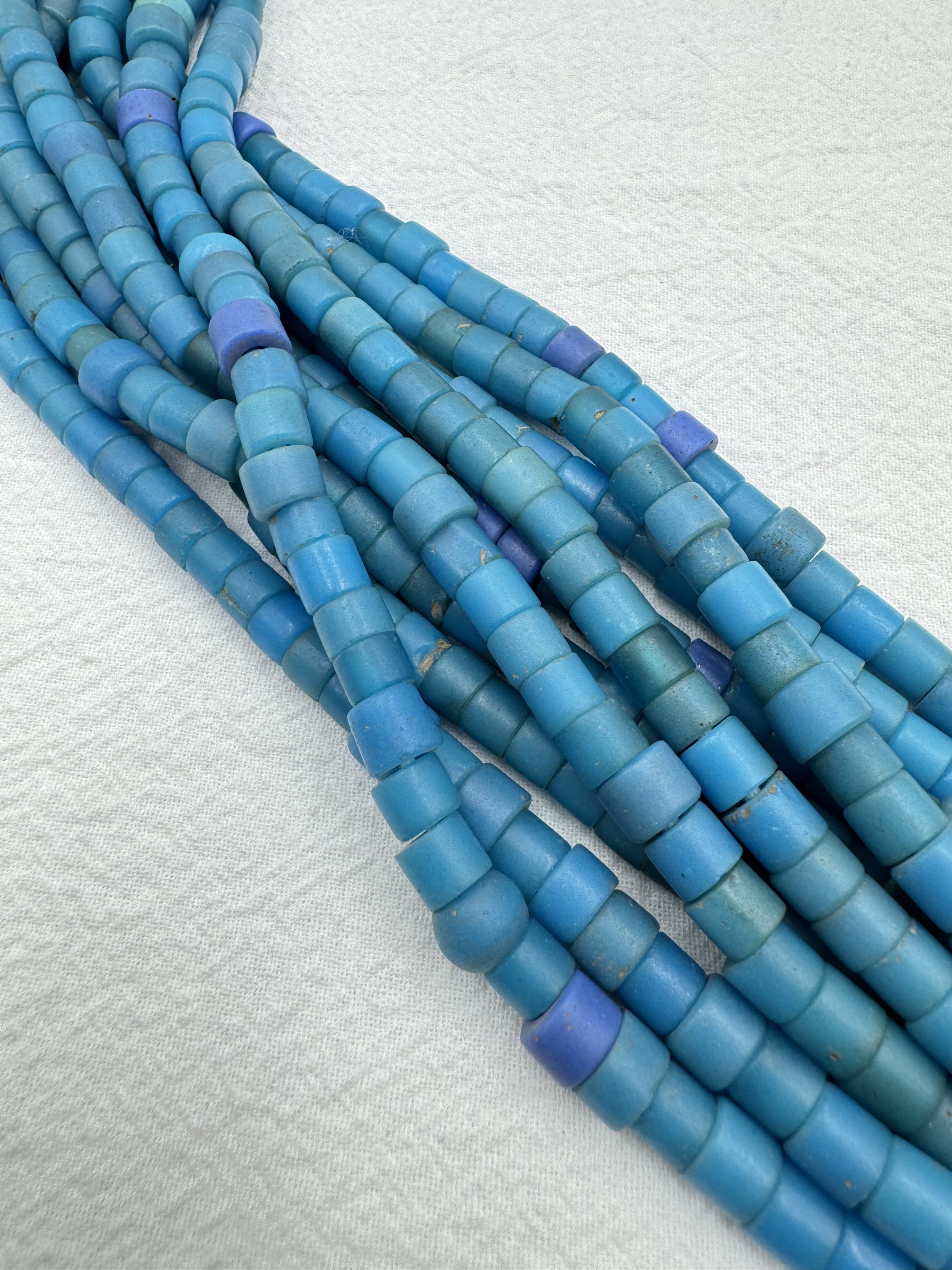 No.1貿易老藍珠7mm長6mm總長68cm共126顆