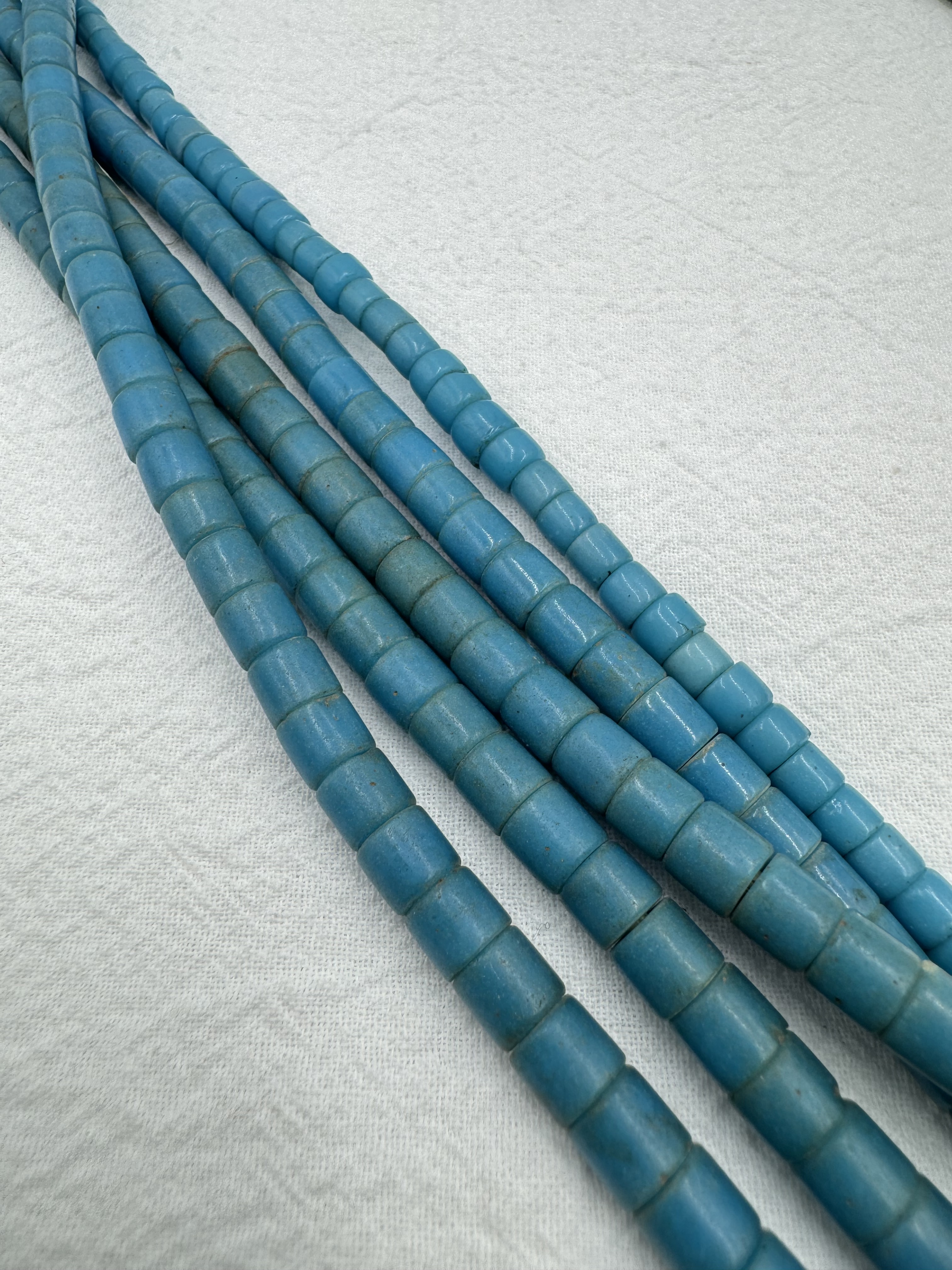 No.2貿易老藍珠6.5mm長6mm總長92cm共155顆