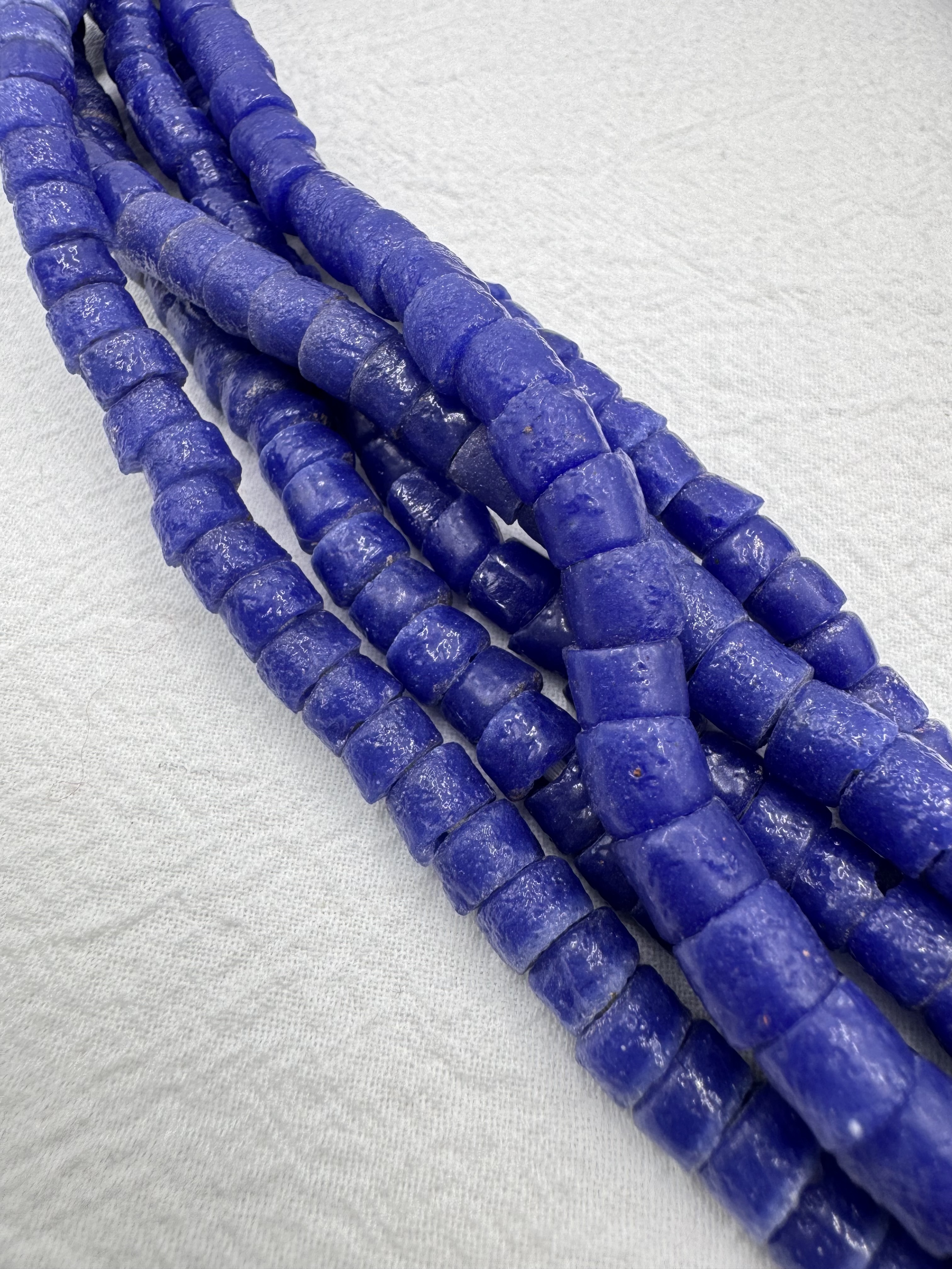 No.3貿易老藍珠8mm長6mm總長65.5cm共108顆