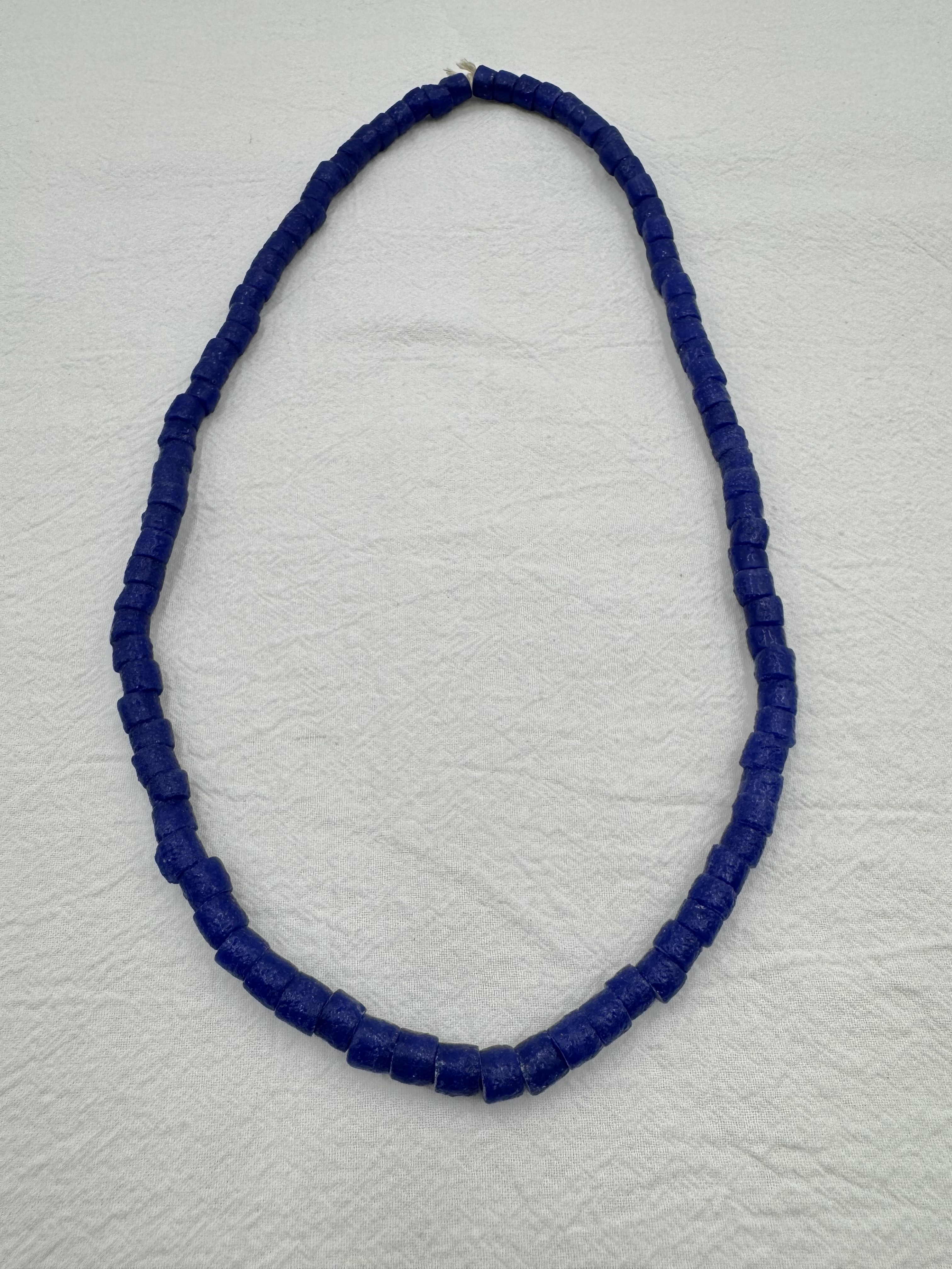 No.3貿易老藍珠8mm長6mm總長65.5cm共108顆