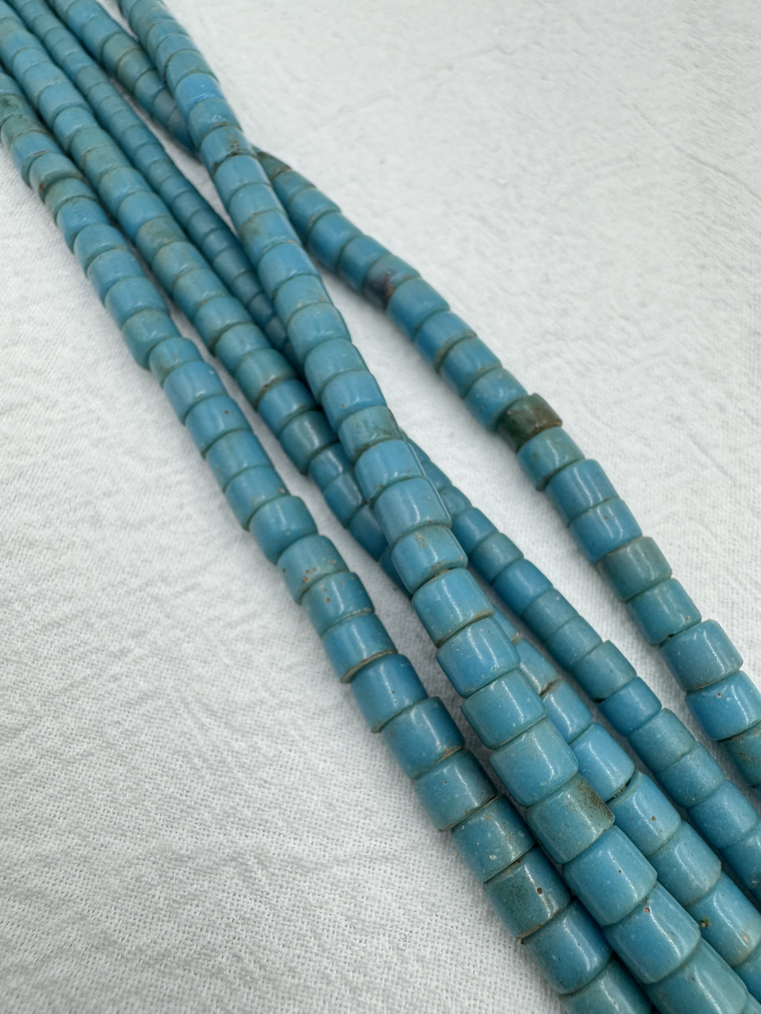 No.5貿易老藍珠6mm長5mm總長113.5cm共243顆