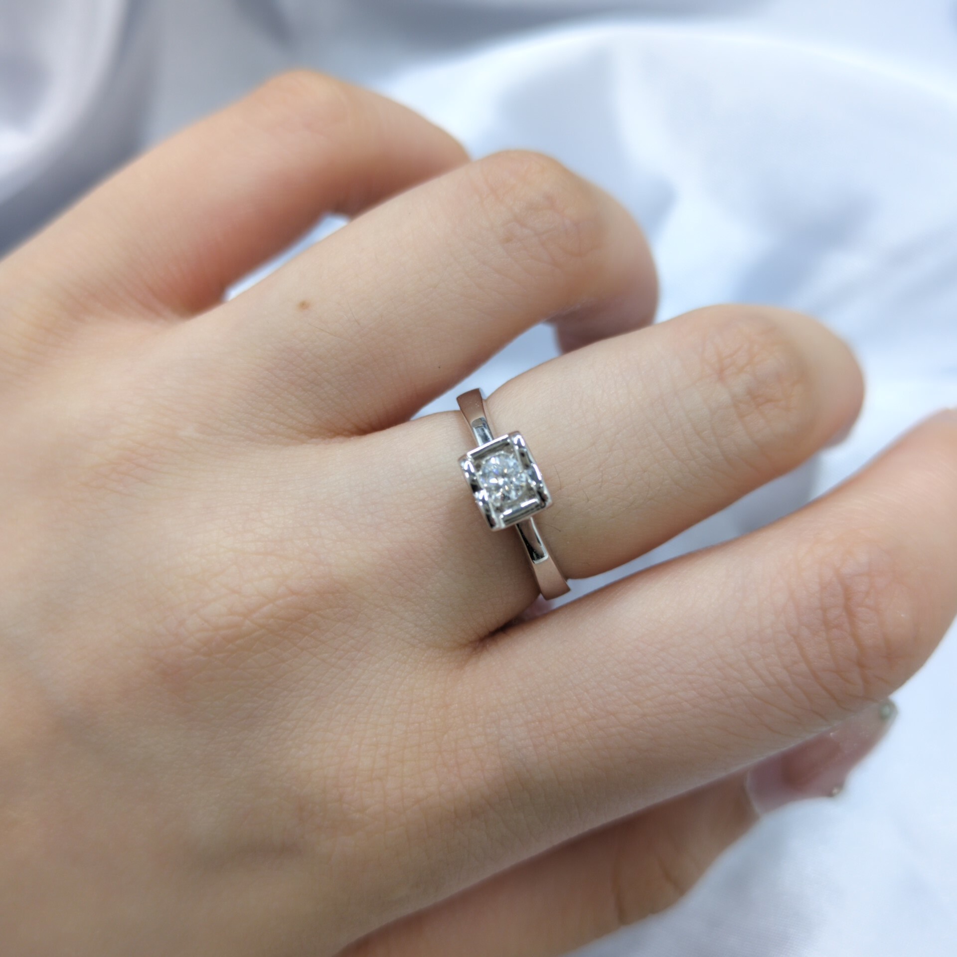 18K White Gold 0.13ct Diamond Ring