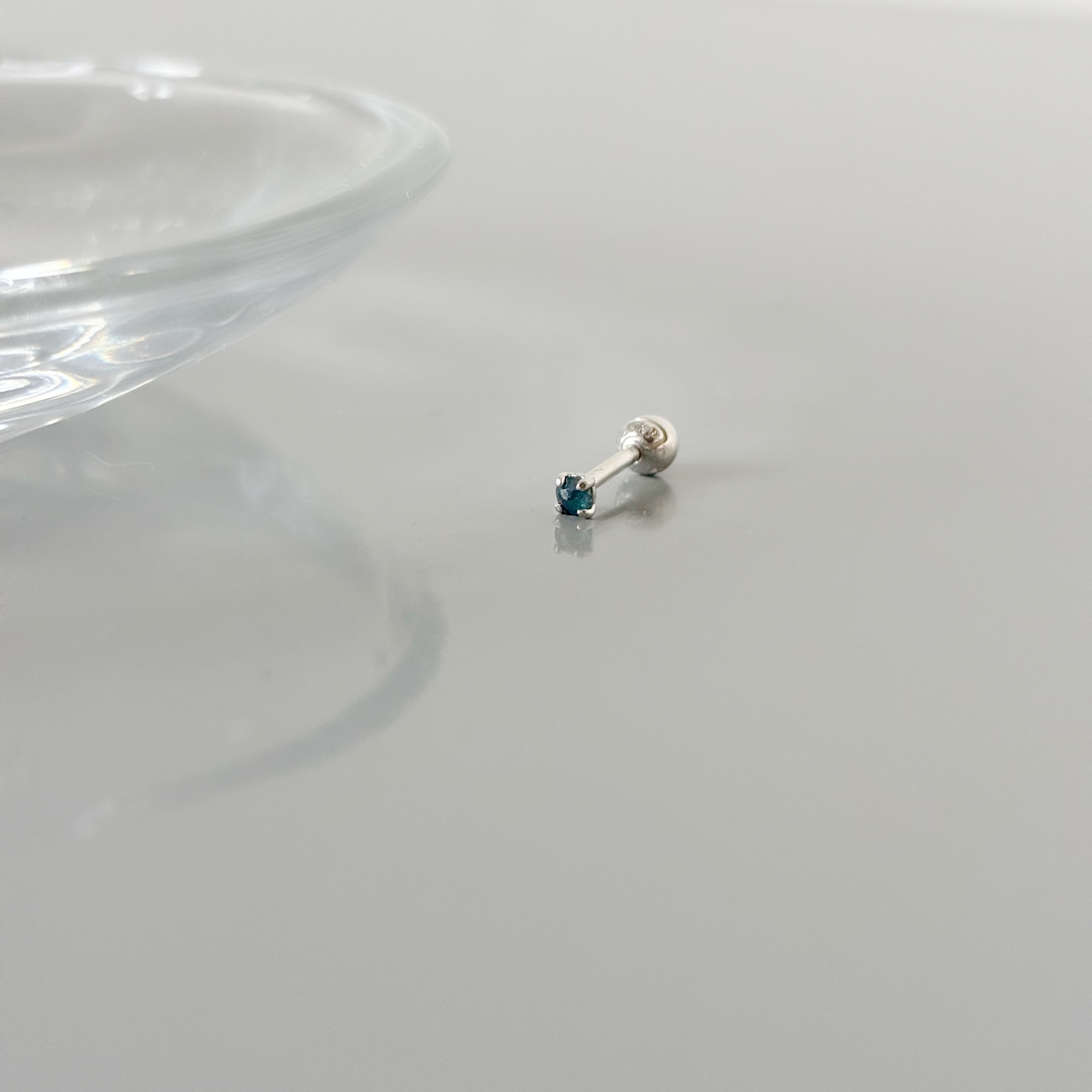 14K 迷你四爪藍鑽原礦轉珠耳環