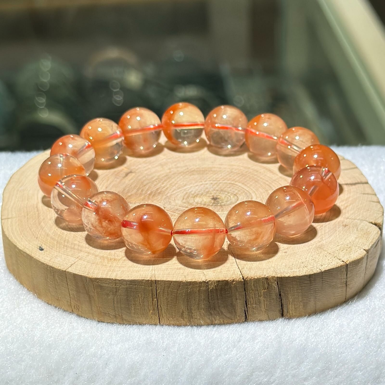 大m💫紅兔毛手串 13 mm +/-