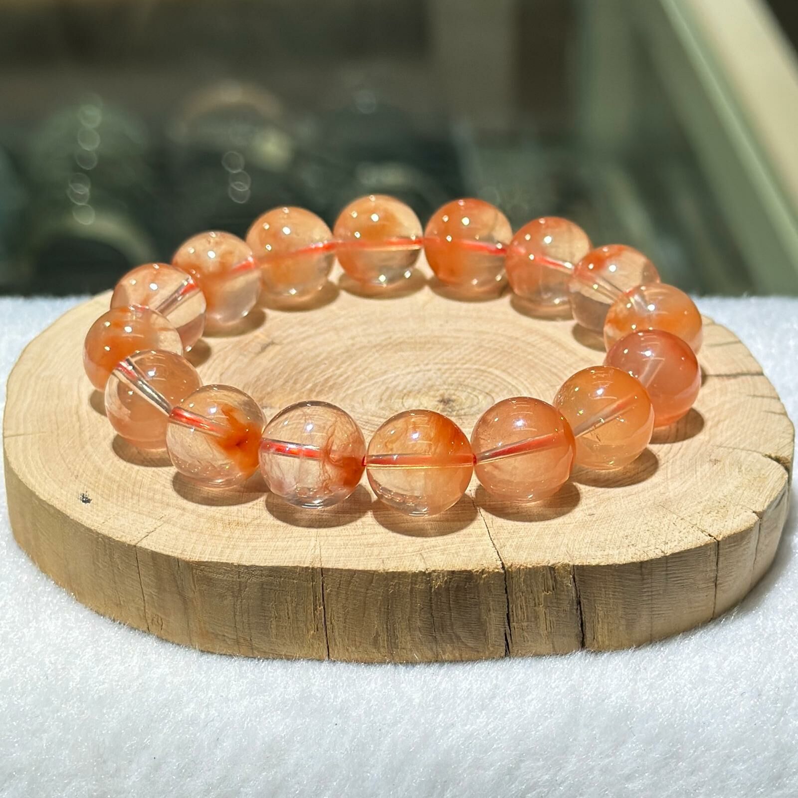 大m💫紅兔毛手串 13 mm +/-