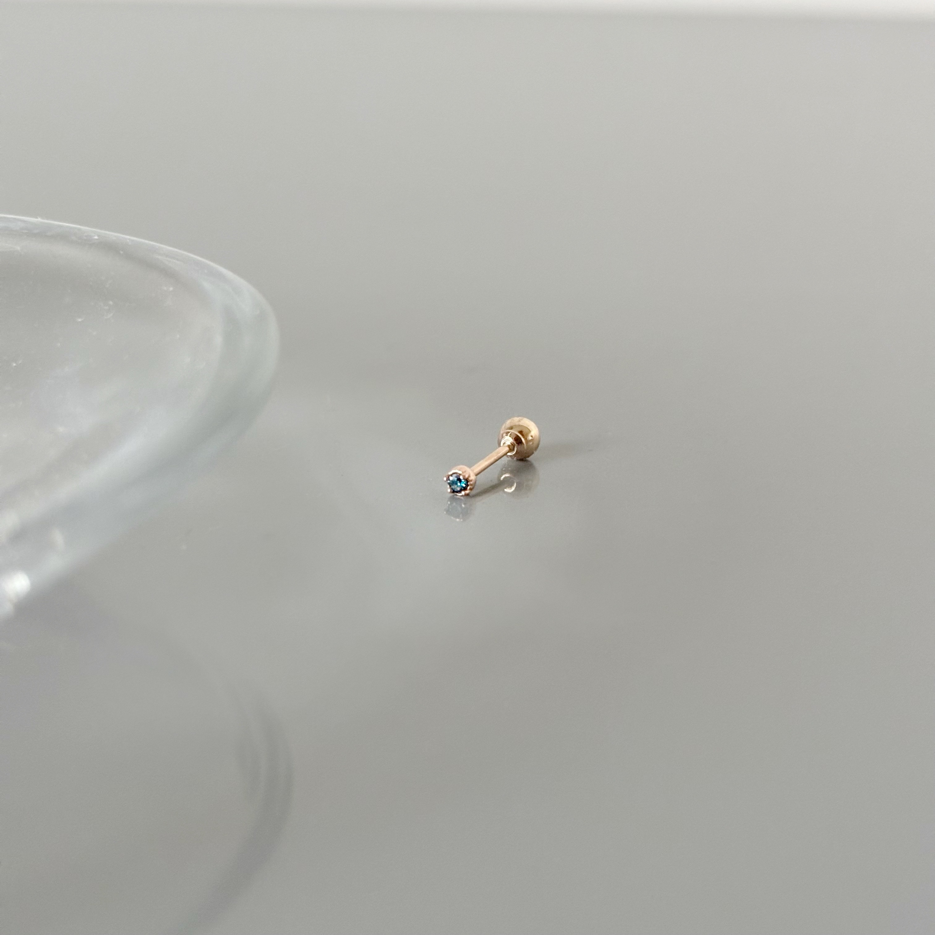 14K 1.5分藍鑽轉珠耳環