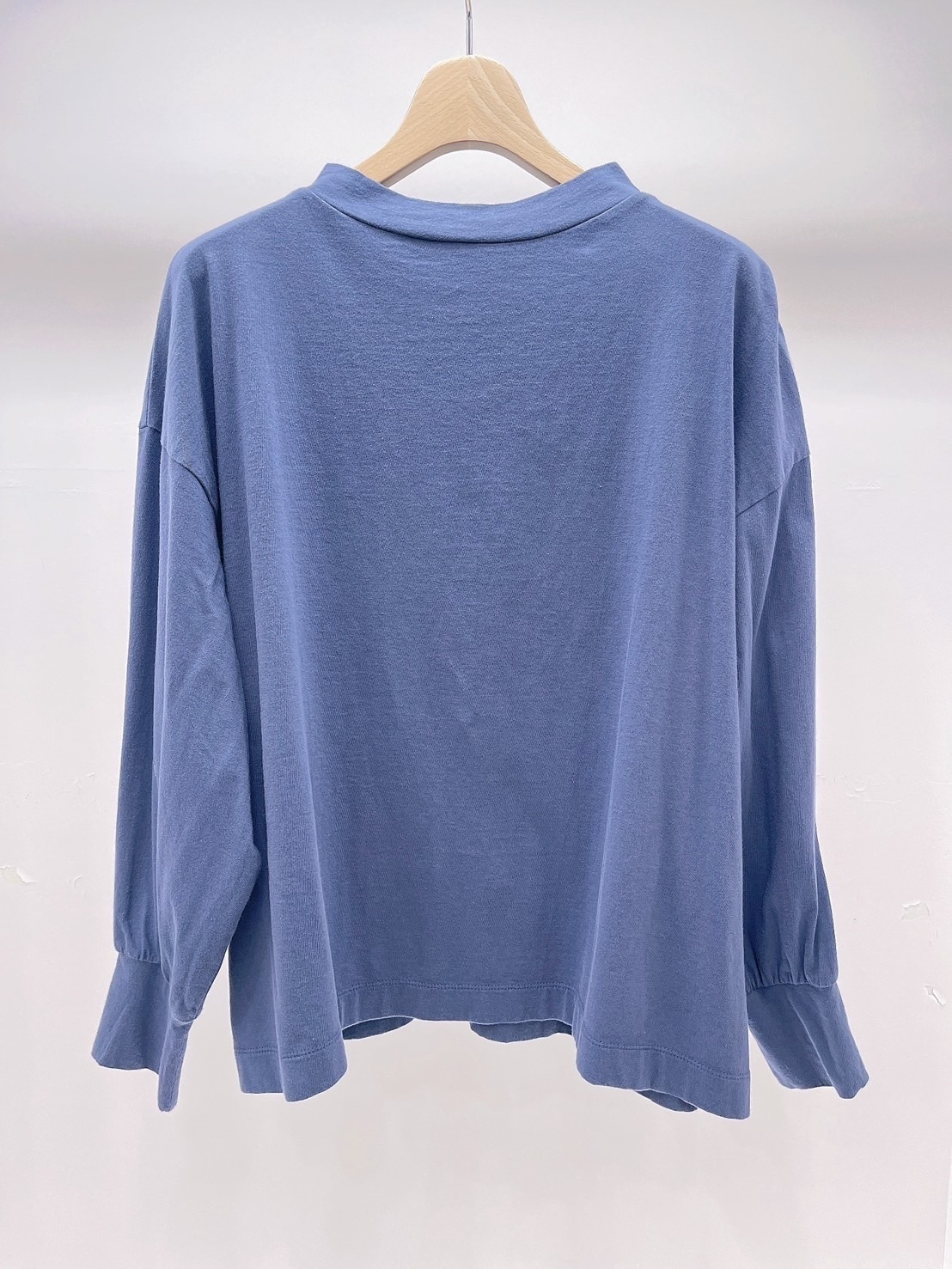 瓶口領束口袖上衣