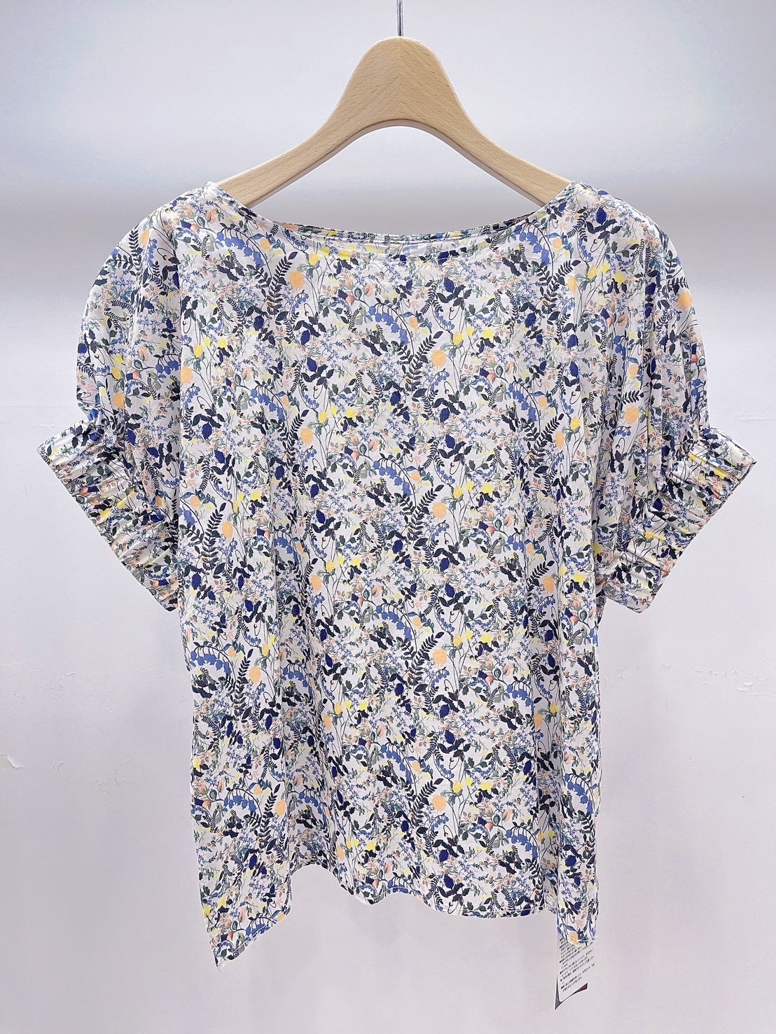 鬆緊袖花布上衣