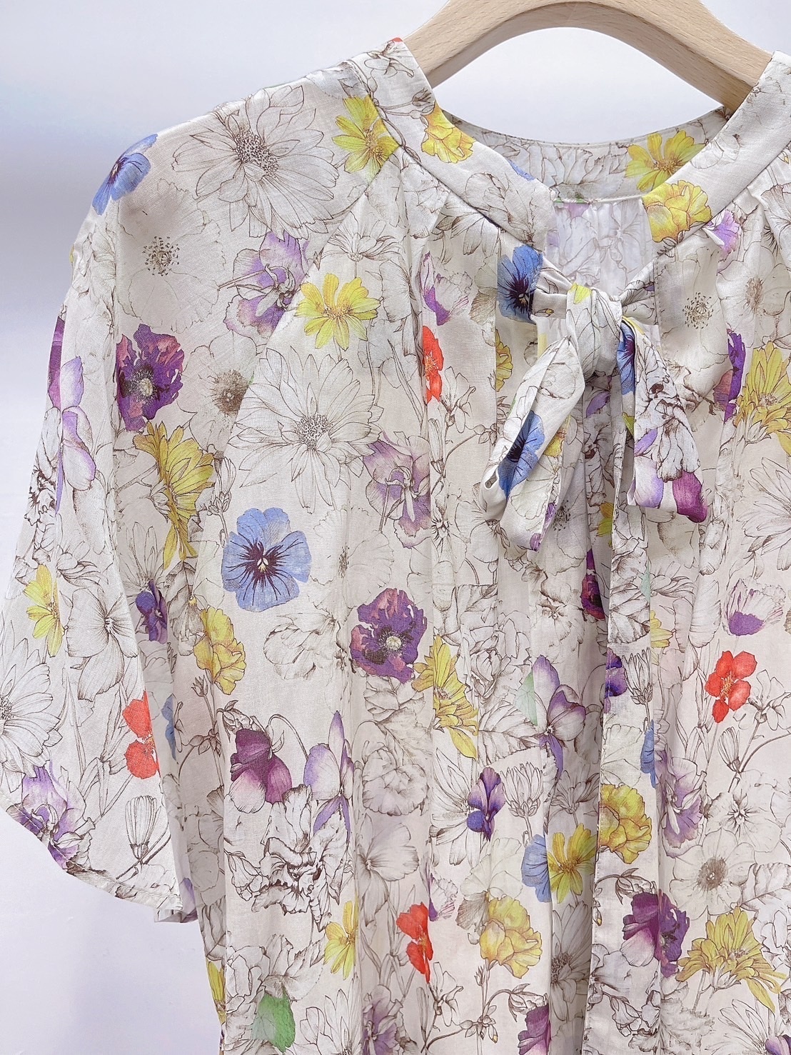 後綁蝴蝶結花布上衣