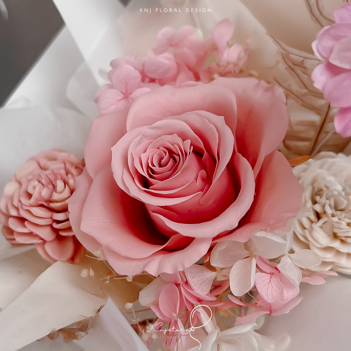 粉米色．永生玫瑰花束