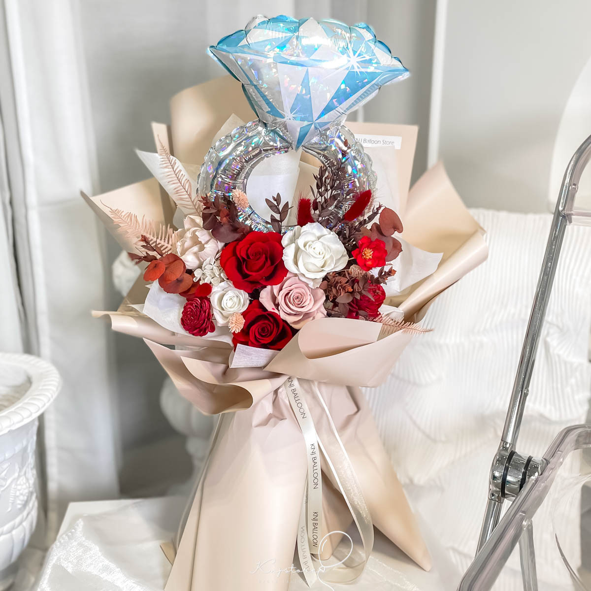 求婚鑽戒氣球永生玫瑰花束/多色