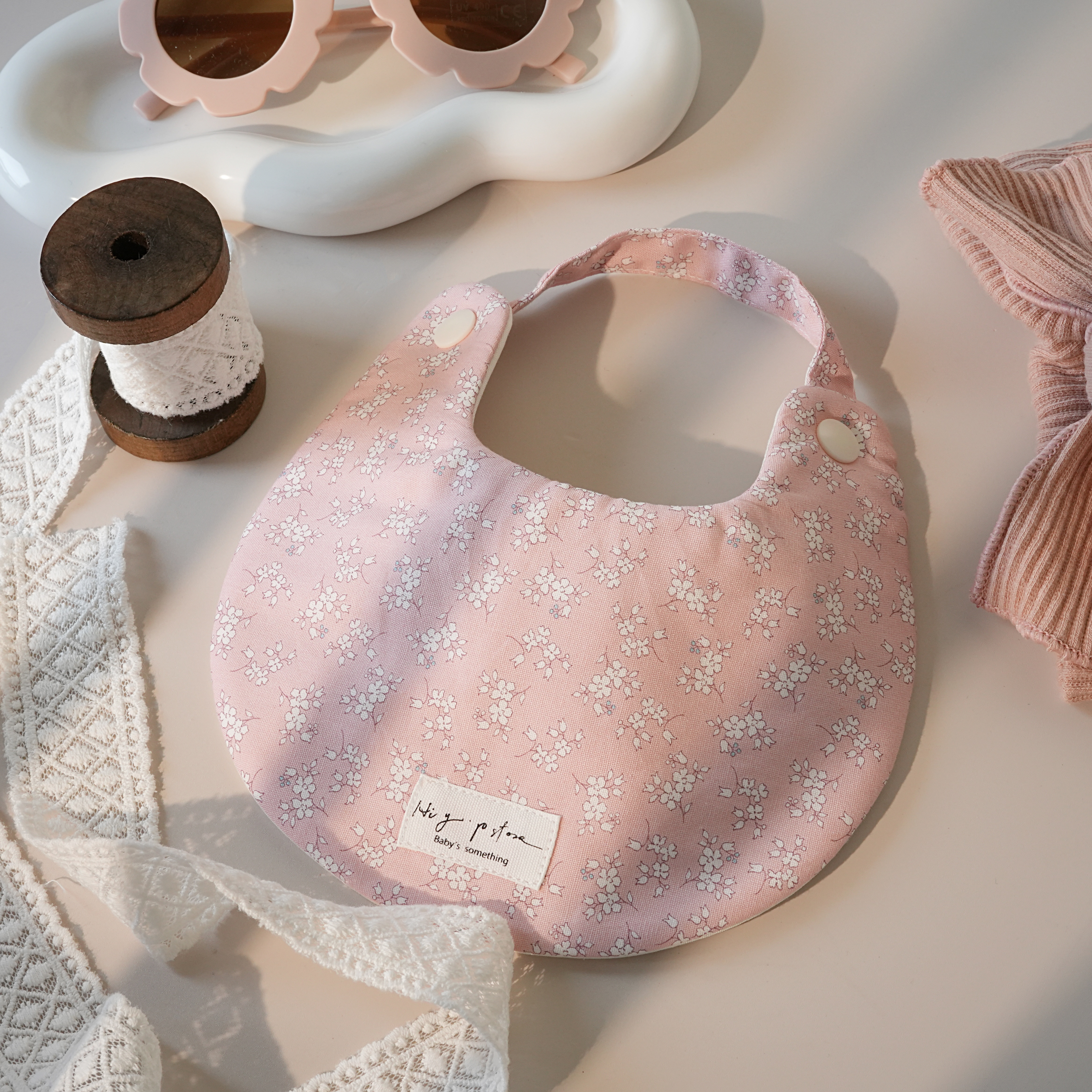 Hi Y.P store-手作圍兜-粉底小白花