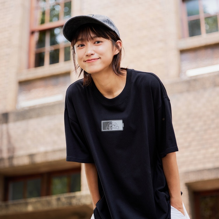 為你充電 ˣ ˷ ˣ 動動短袖T恤｜黑