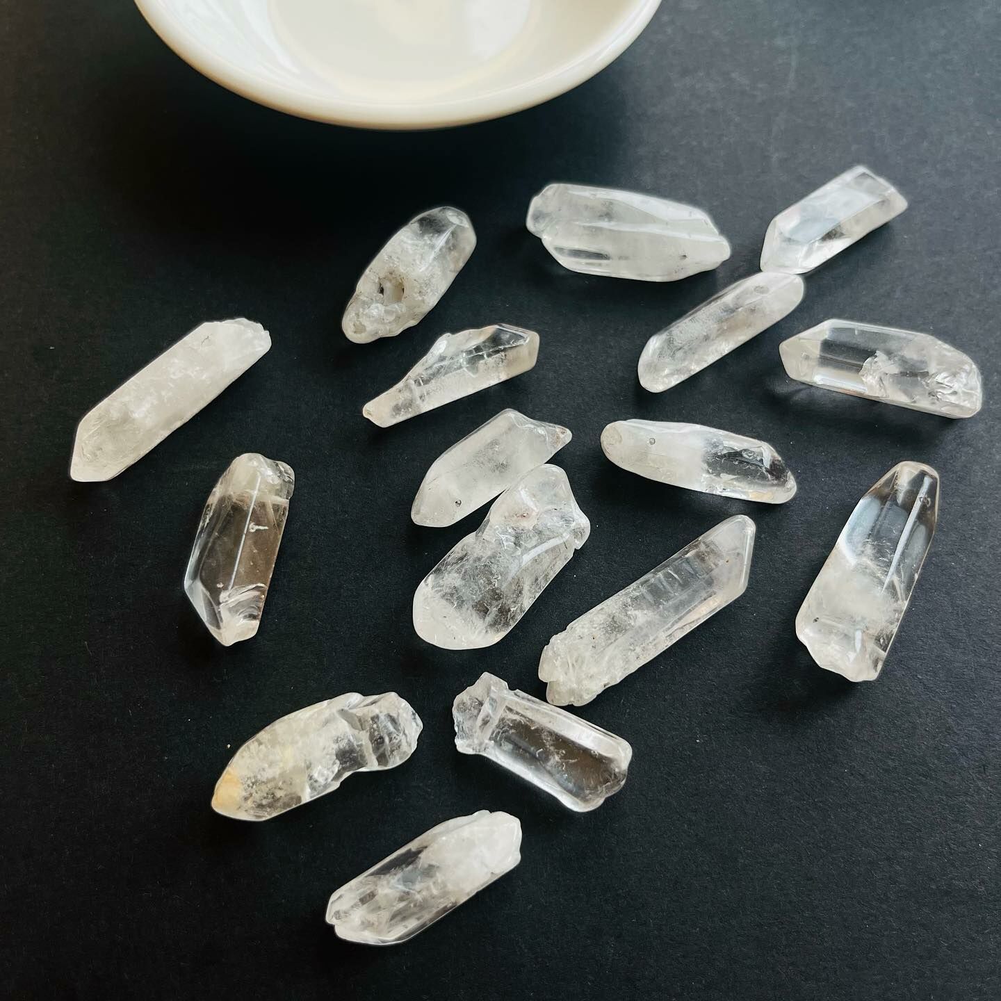 [原石] 白水晶 原礦小柱子（有孔）