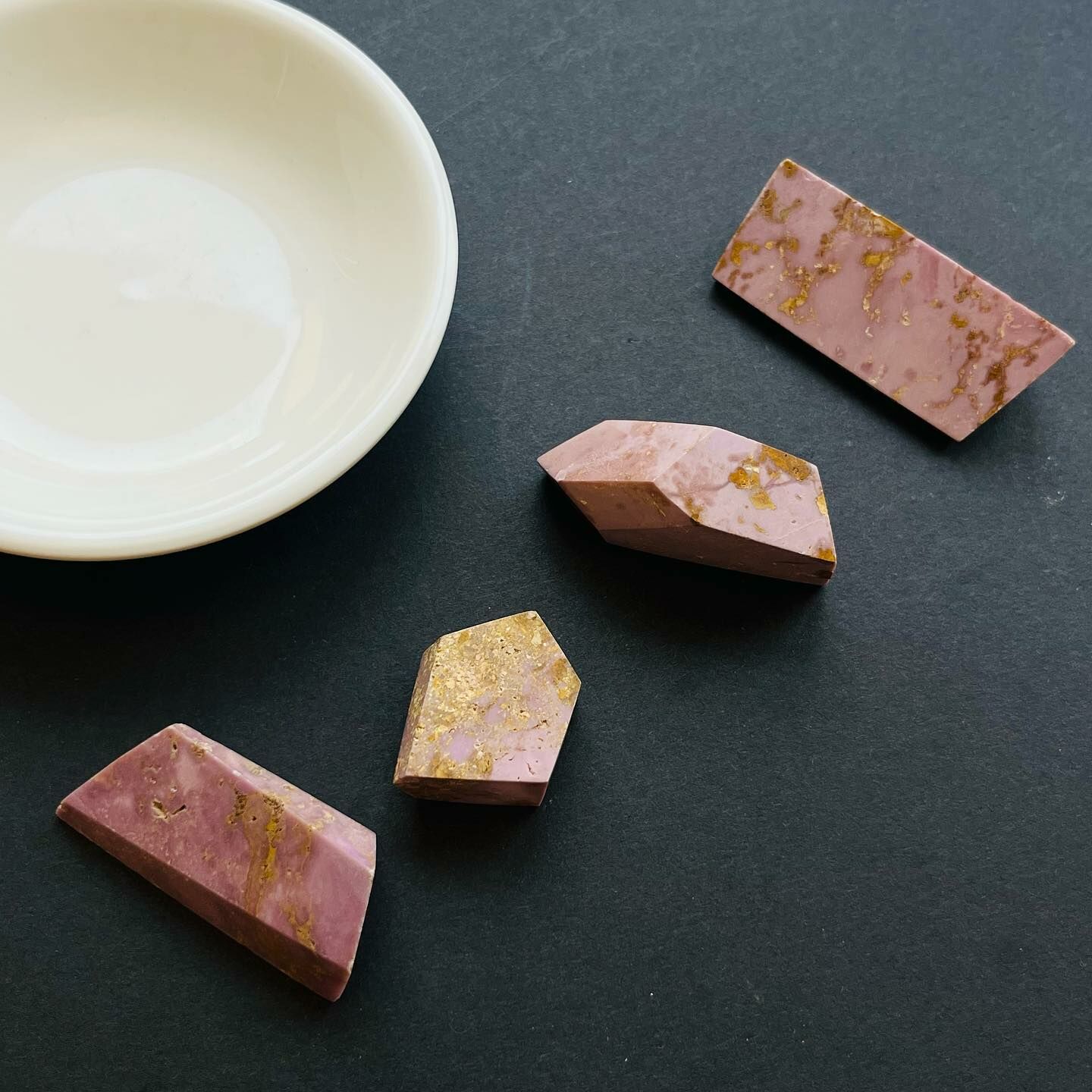 [原石] 美國紫雲母 斜磷鐵礦 Phosphosiderite