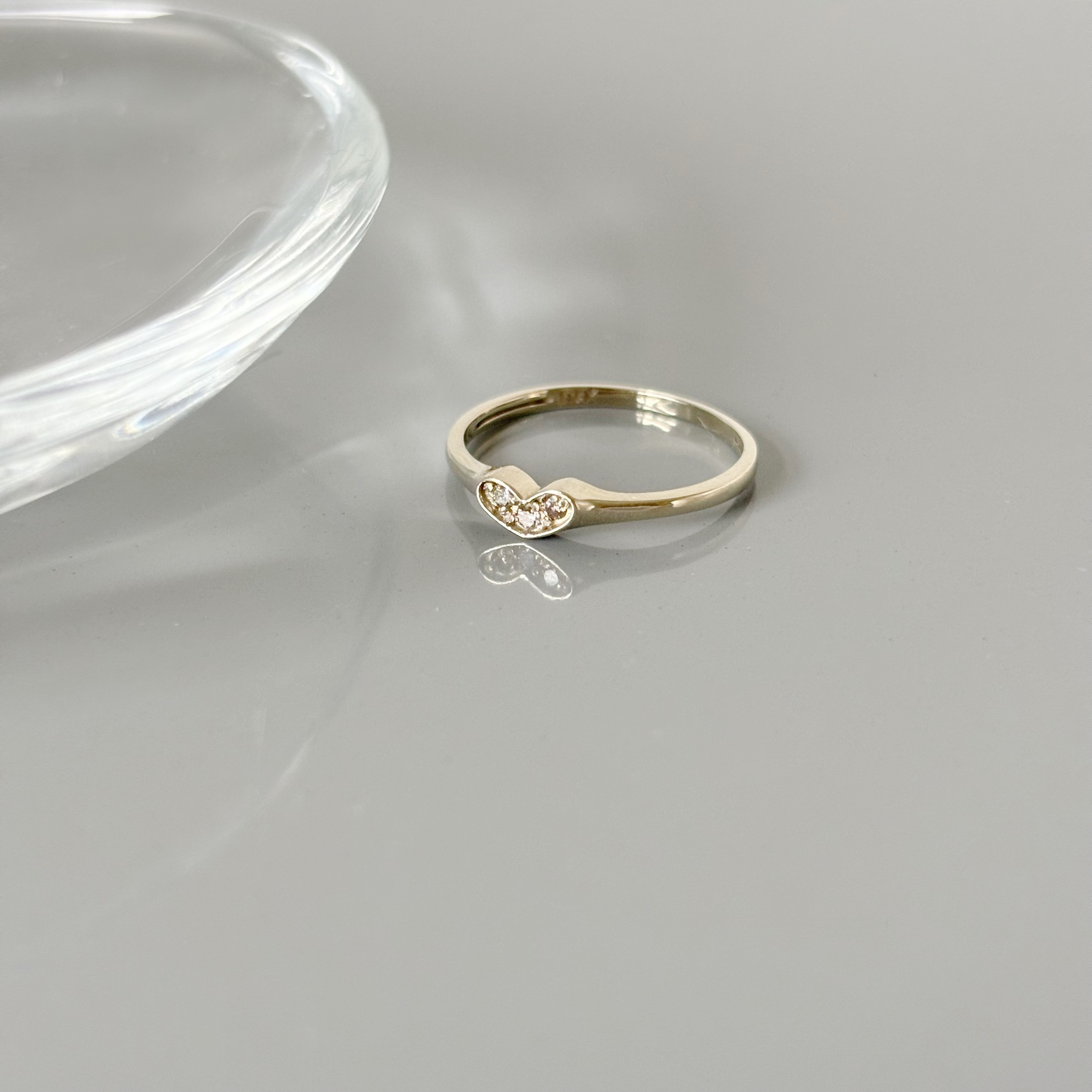 14K 三顆鑽石愛心微寬戒指