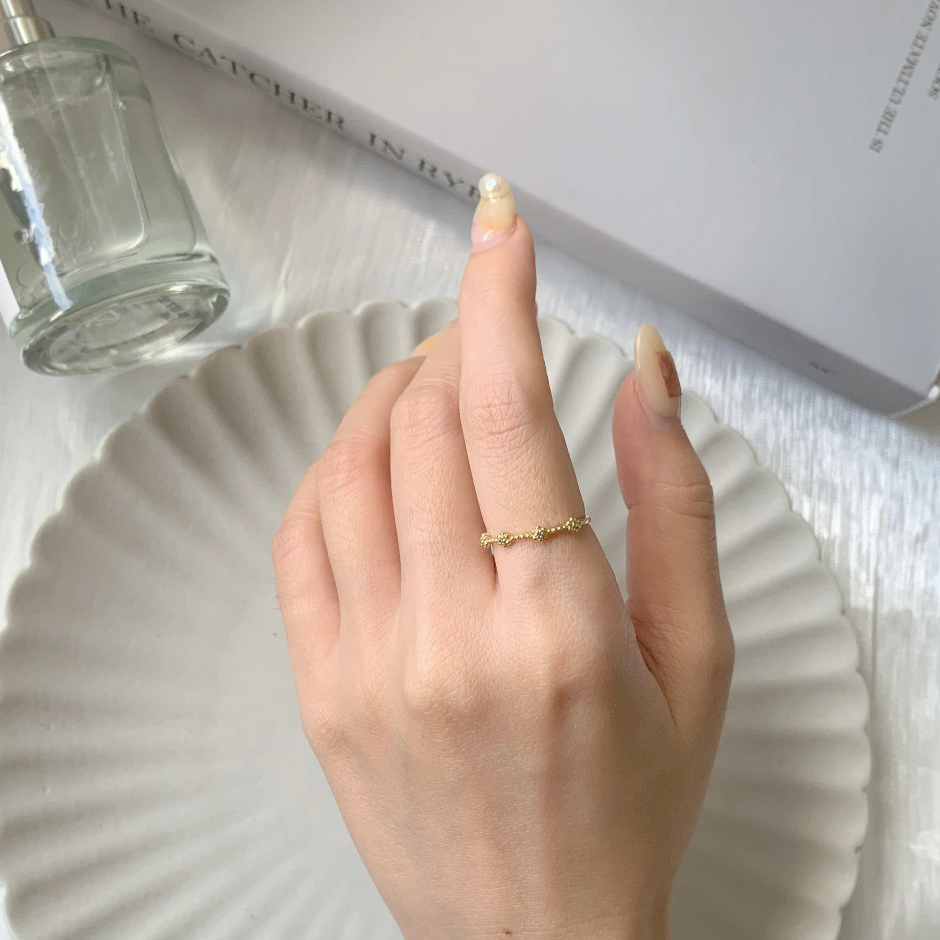 14K 滾邊七顆小花真鑽戒指