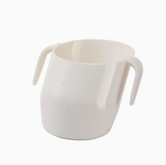 Popular baby learning drinking cup with slant mouth (pearl white) (size: 8.2*6.5*6*8CM) (capacity: 200ML)