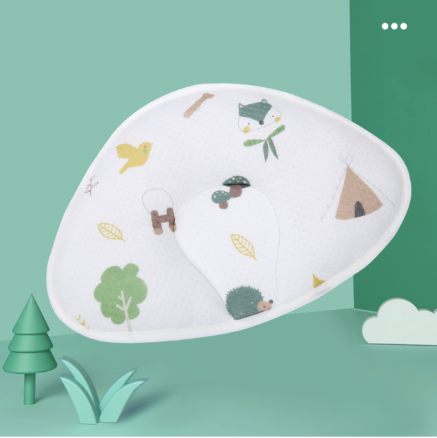 Hotly recommended baby pillow, baby shaped pillow, breathable and anti-head deflection (Forest Story-shaped pillow) (size: 37cm*26cm)