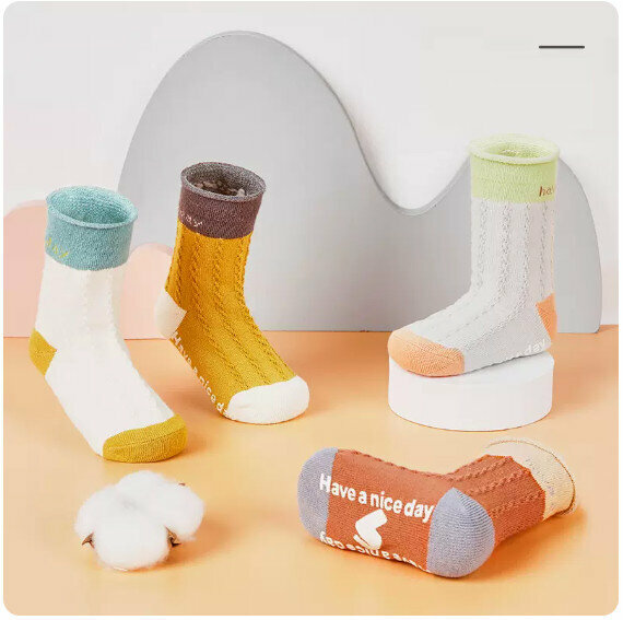 New baby socks [0-6 months (recommended foot length 6-8cm)] [Finapus 4 pairs (medium tube) anti-slip soles]