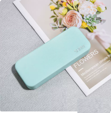 Popular glasses case (light blue (comes with lens cloth))