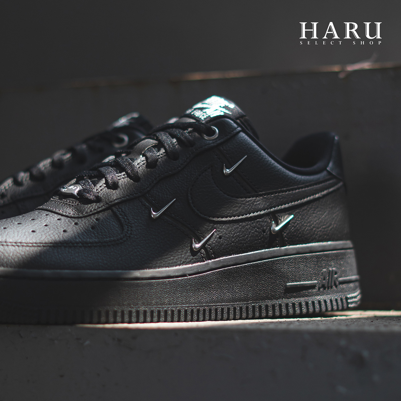 NIKE W AIR FORCE 1 '07 LX 'Black Silver' 黑魂 全黑 四鉤 銀鉤 立體小鉤 女生復古休閒鞋 HQ1180-001