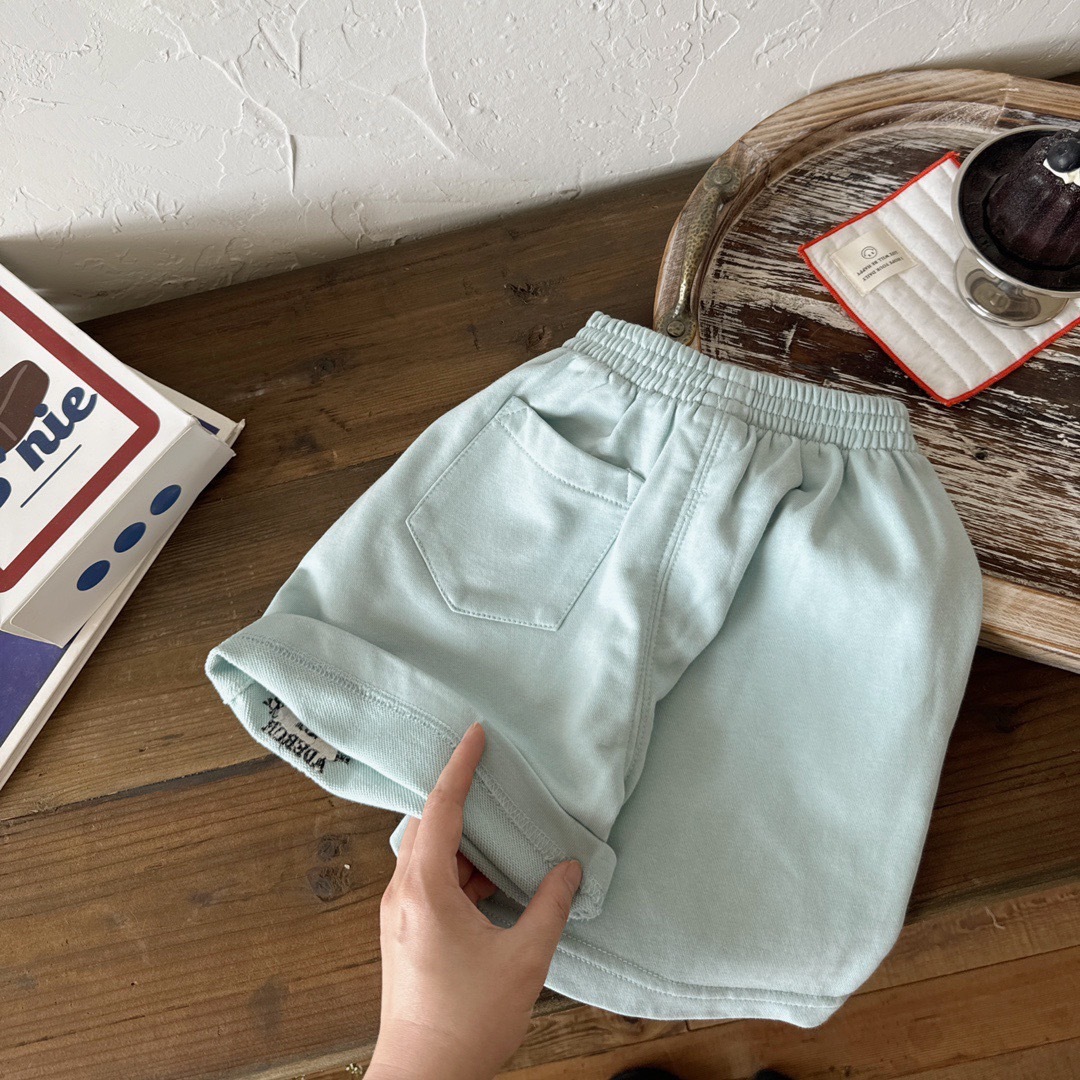 字母刺繡淡藍短褲