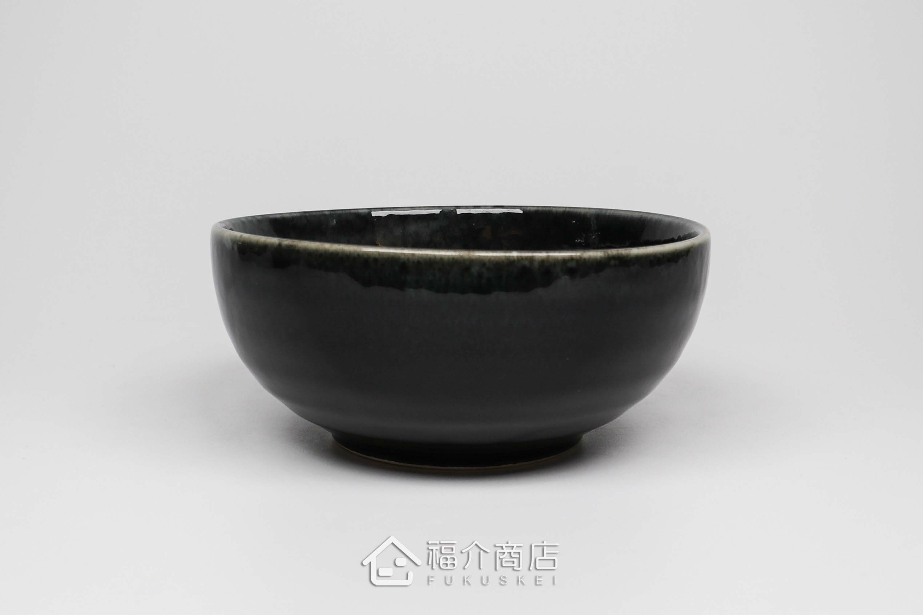 盛裝食物的黑藍色陶碗小缽