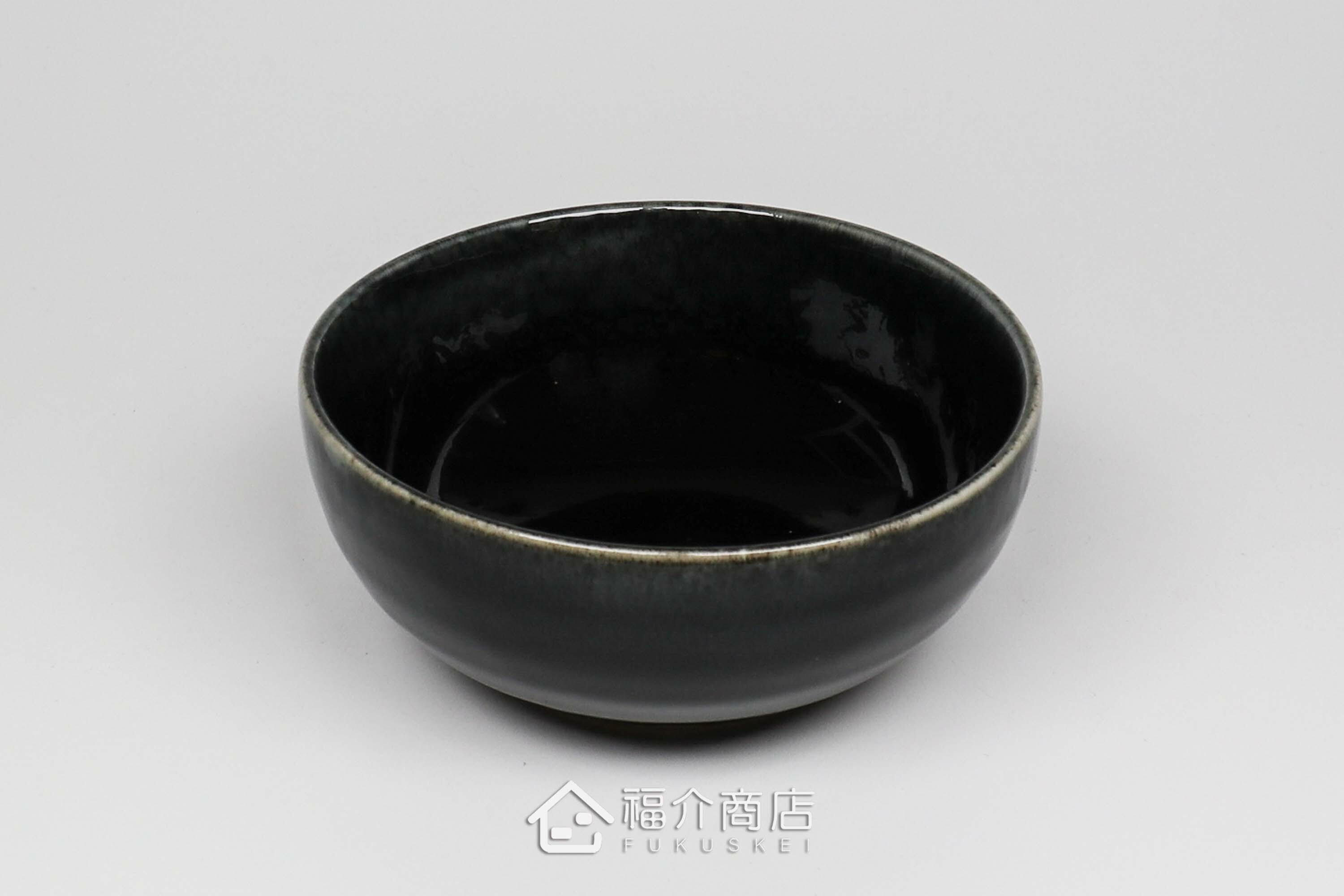 盛裝食物的黑藍色陶碗小缽