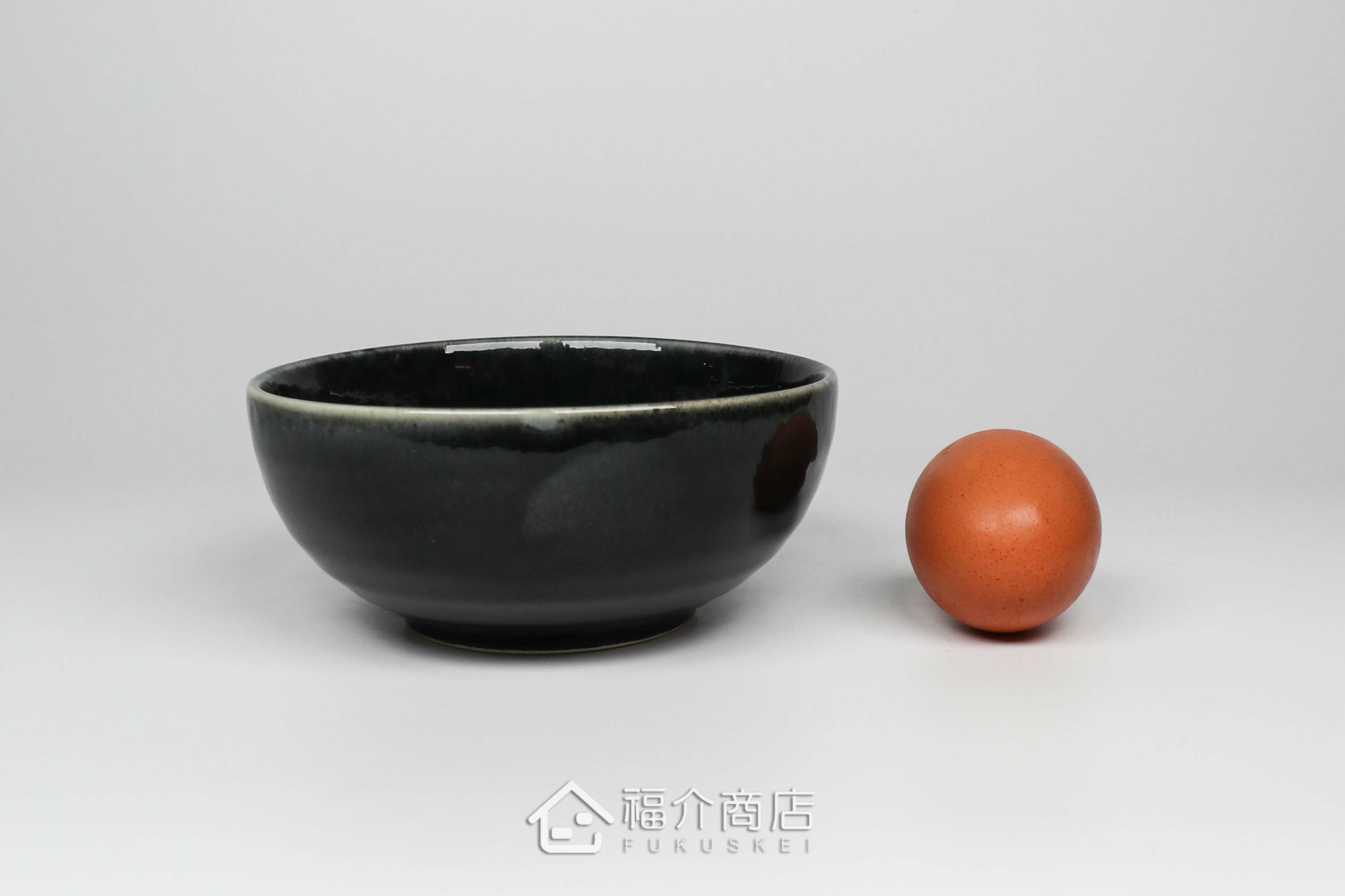 盛裝食物的黑藍色陶碗小缽