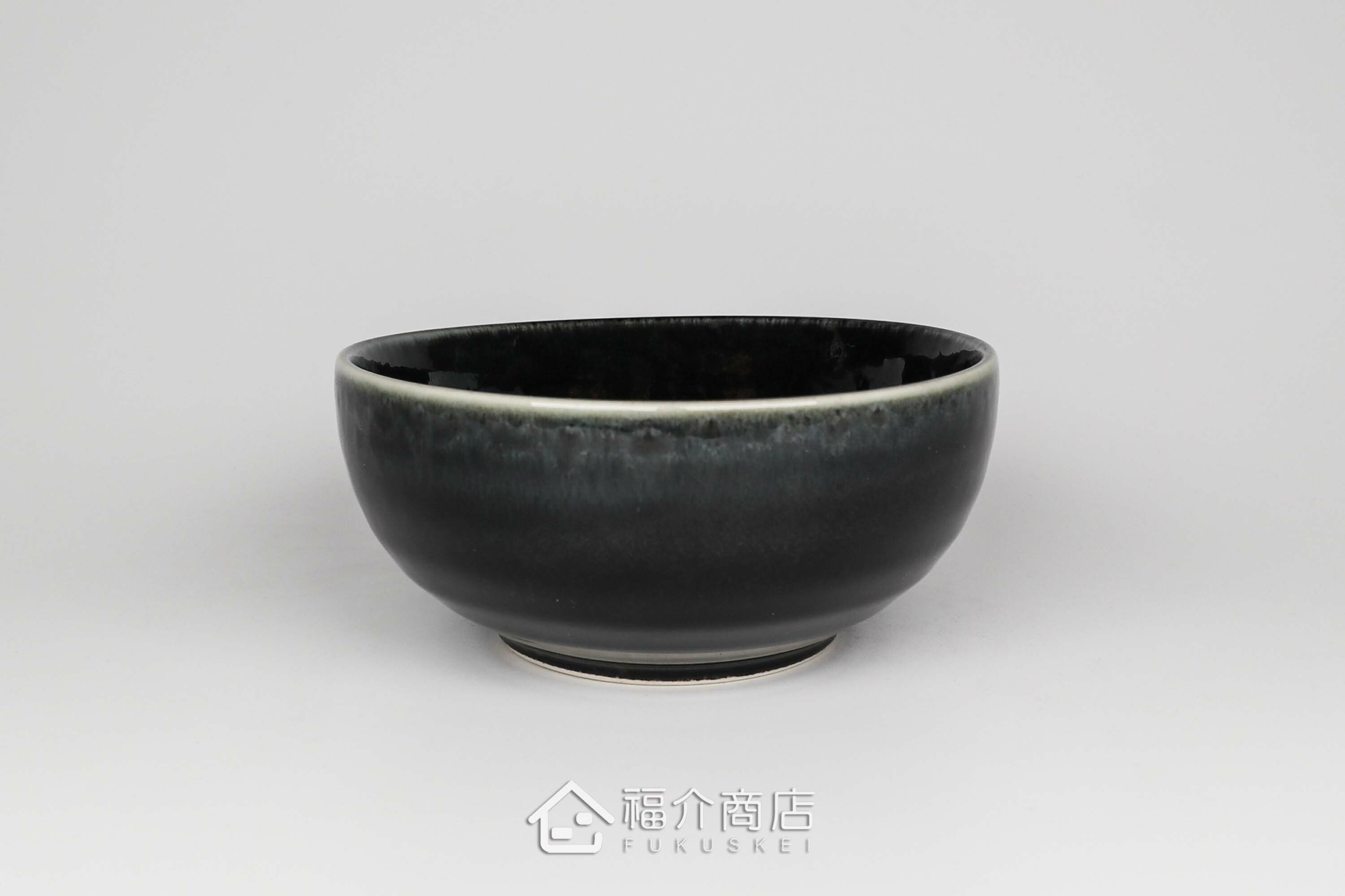 盛裝食物的黑藍色陶碗小缽