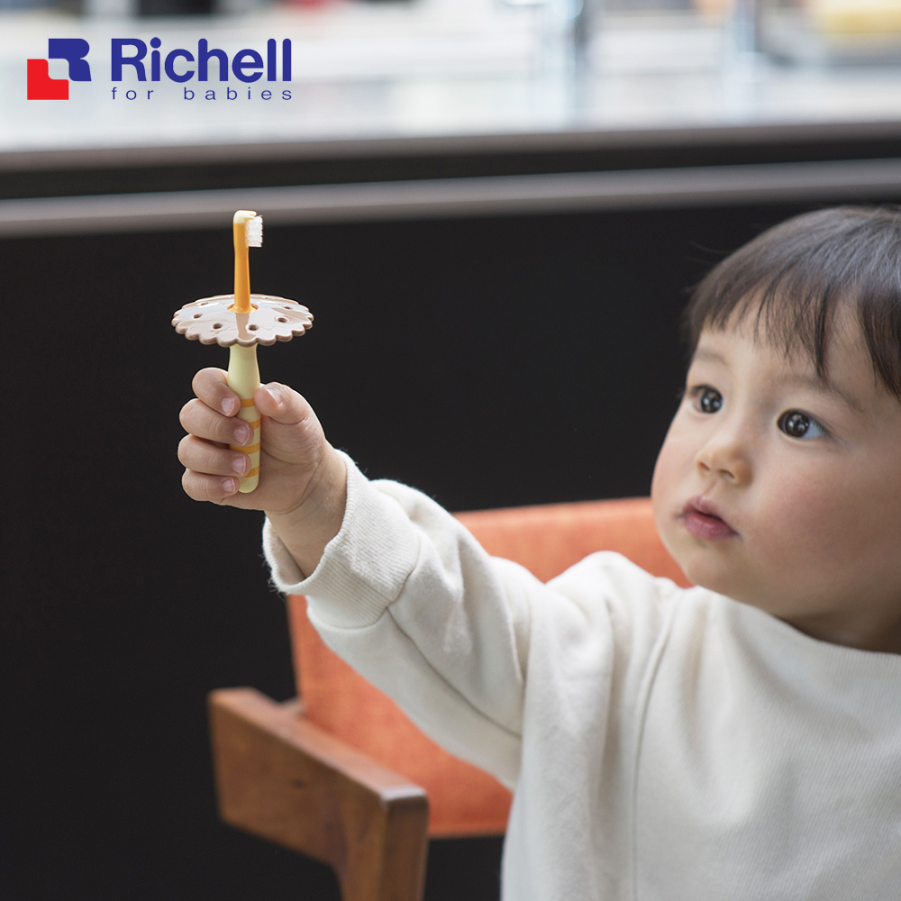 【Richell 利其爾】 訓練型乳牙刷第一階_12M