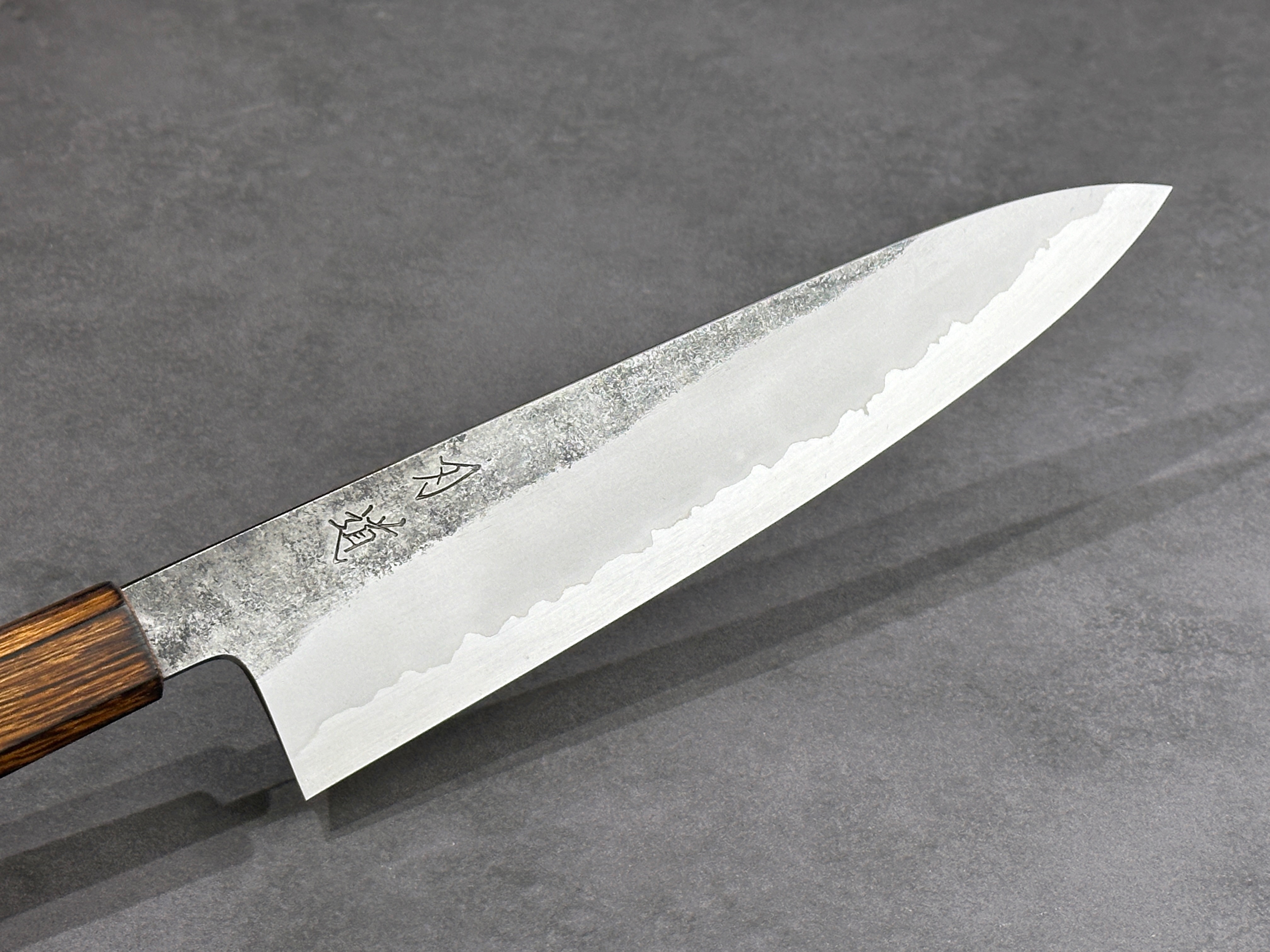 刃道 霧雨 白一鋼 不鏽鋼割込 梨地 和牛刀