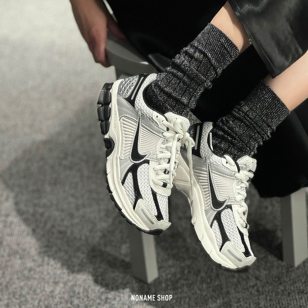 NIKE ZOOM VOMERO 5 " Photon Dust " 芝麻牛奶 反光 復古 老爹鞋 休閒鞋 (女款)