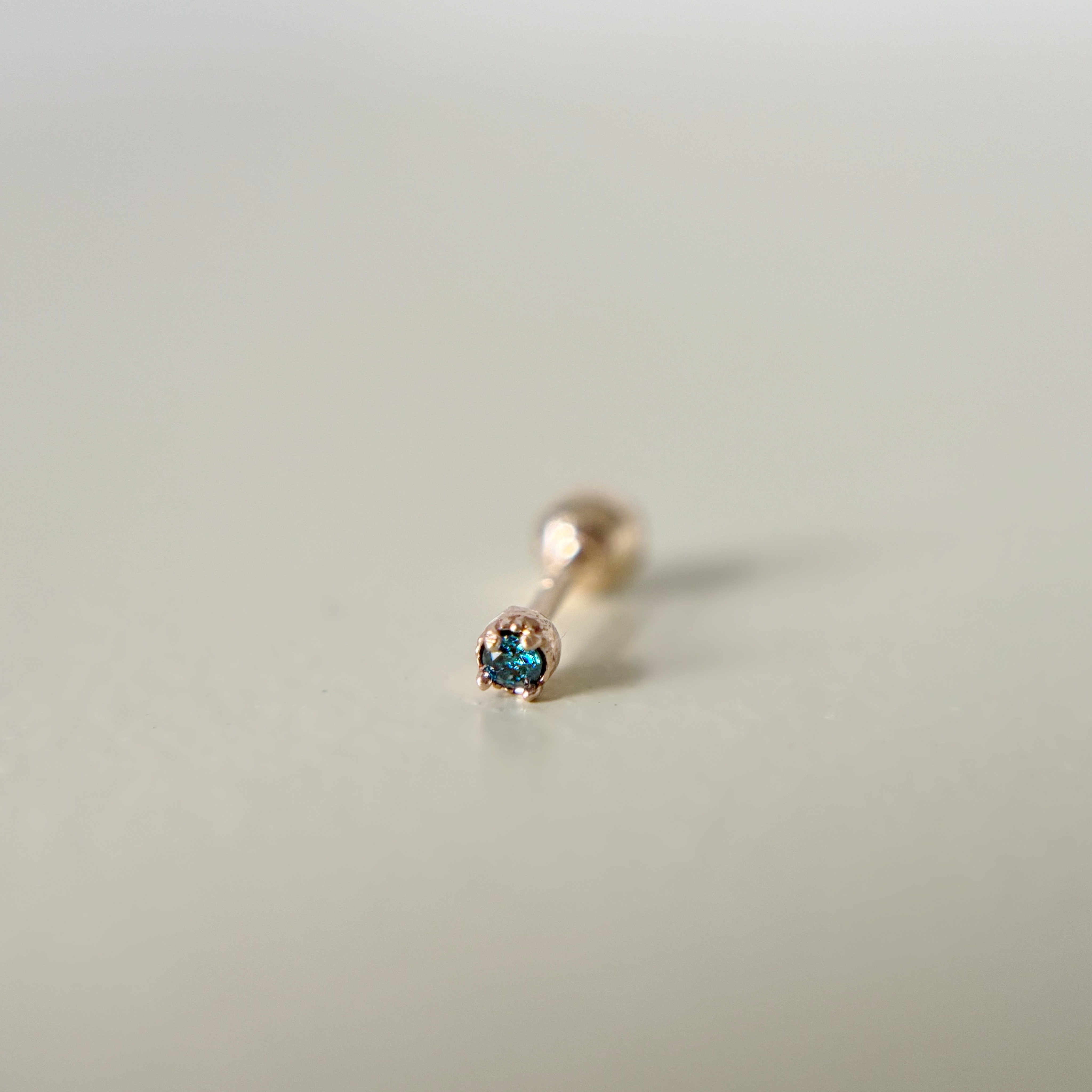 14K 1.5分藍鑽轉珠耳環