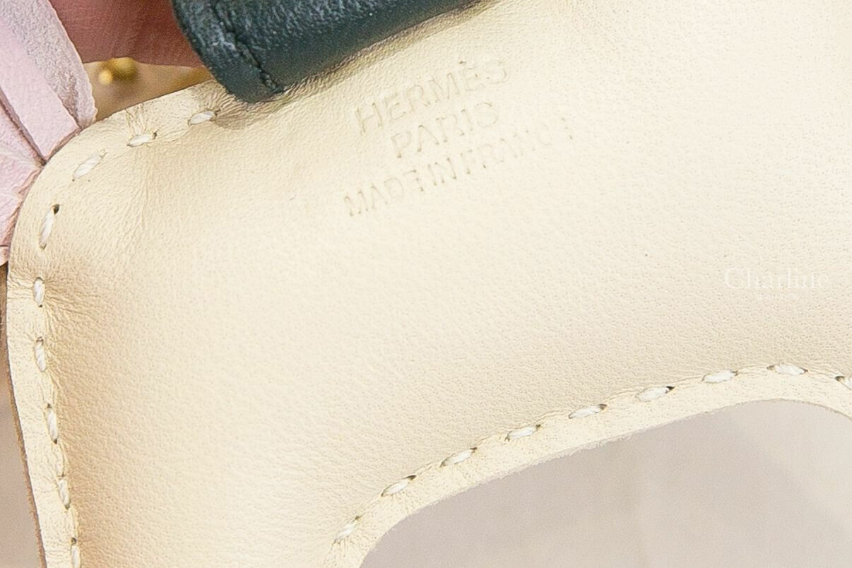 Hermès Horse Charm PM 奶昔白/淡紫色/松柏綠小型可愛小馬吊飾-Charline Boutique 精品代購