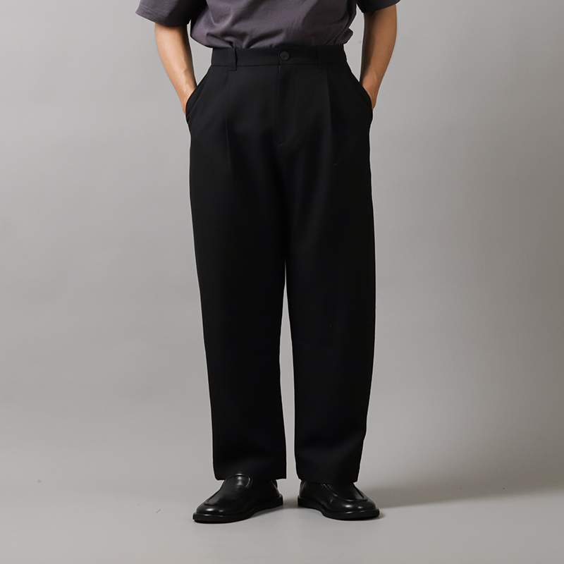 Studio Nicholson Tuck Curved Tapered Pant Black