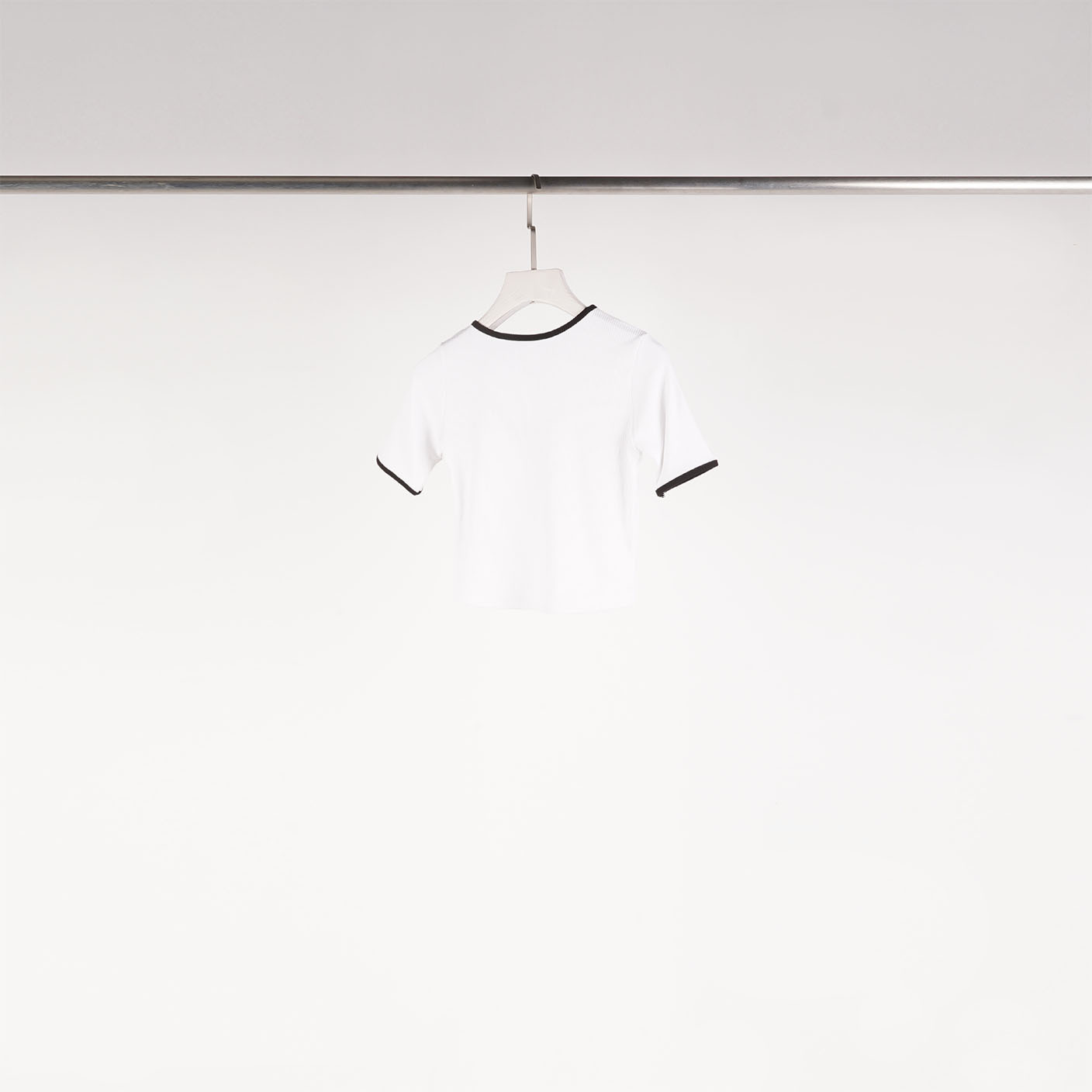 小性感撞色滾邊挖洞上衣 | 百搭白